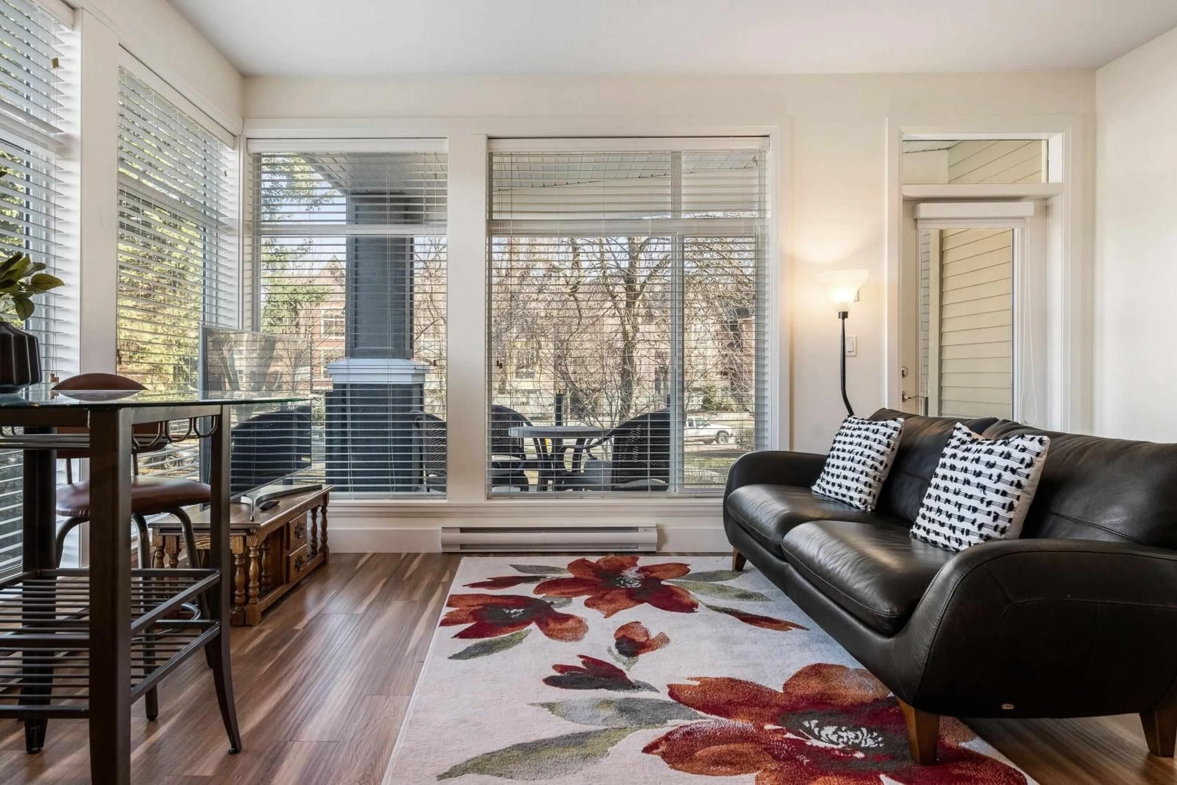 Living room with furniture, unknown for 214 45389 CHEHALIS DRIVE|Garrison Crossi, Sardis British Columbia V2R0S1