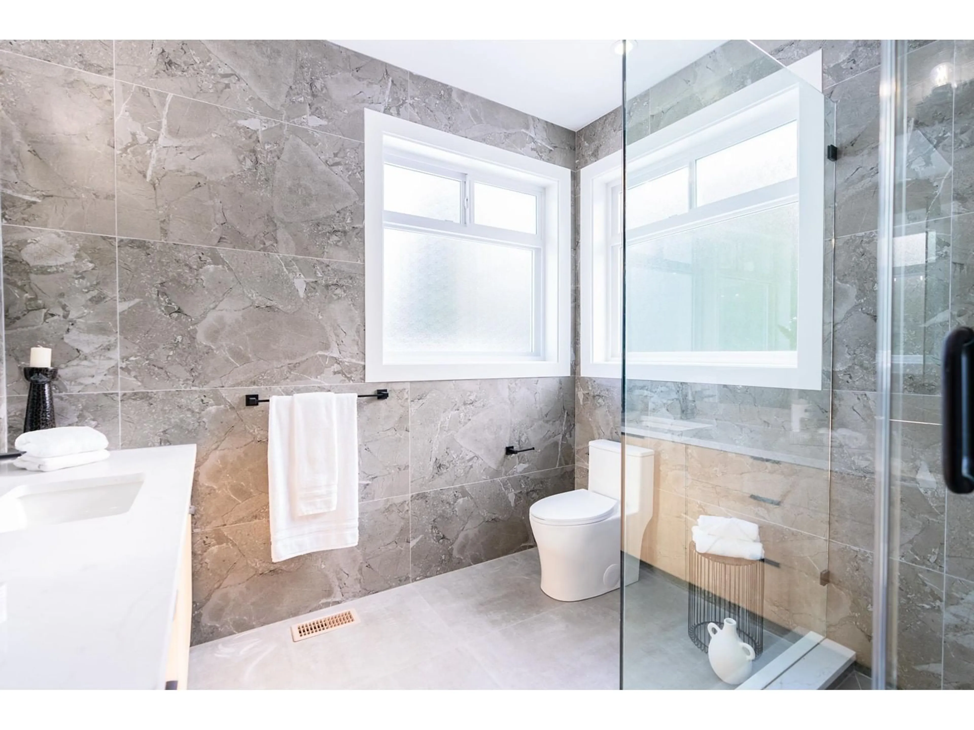 Contemporary bathroom, ceramic/tile floor for 14446 60TH AVENUE, Surrey British Columbia V3S1R3