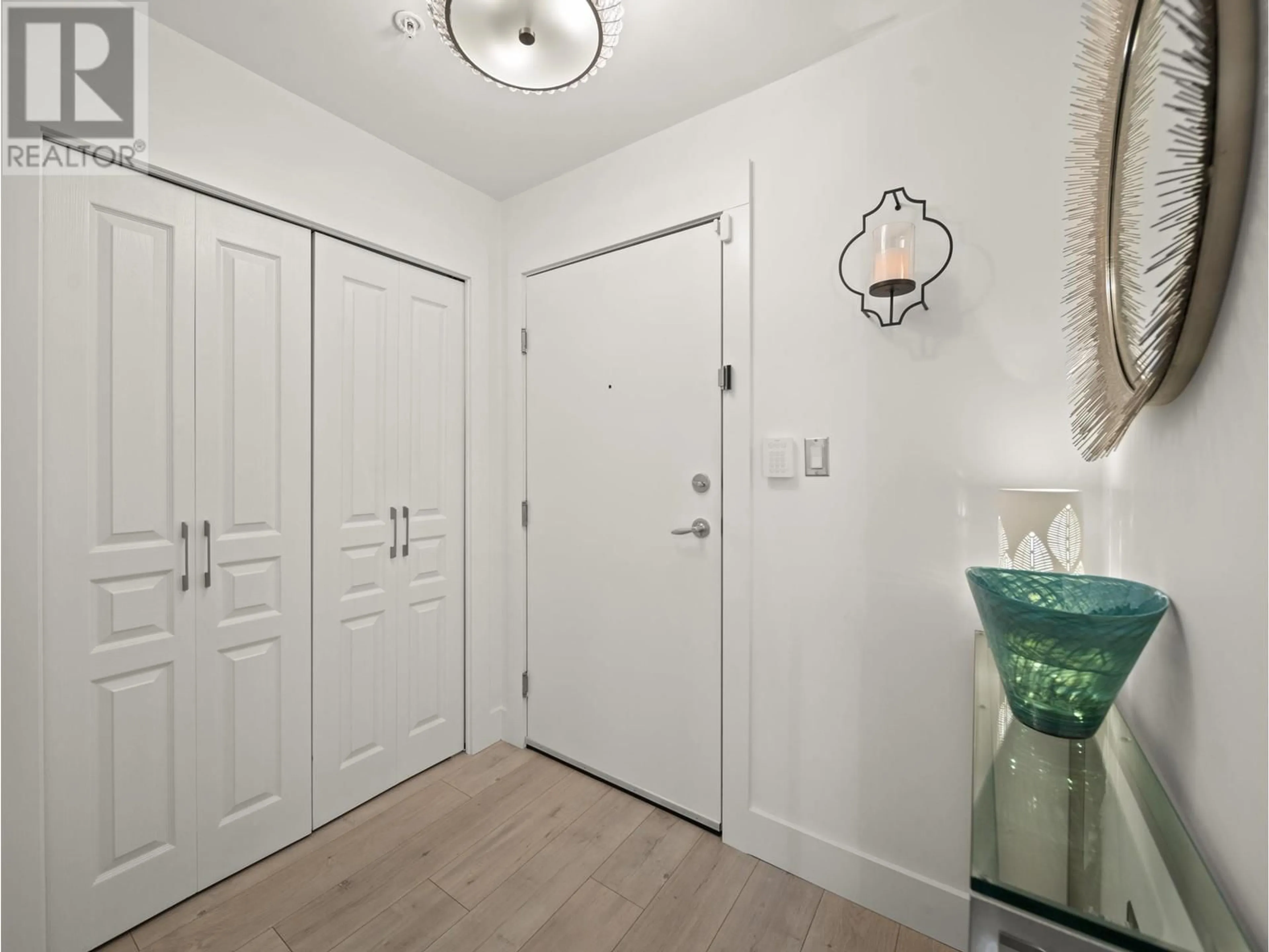 Indoor entryway for 311 2951 SILVER SPRINGS BOULEVARD, Coquitlam British Columbia V3E3S4