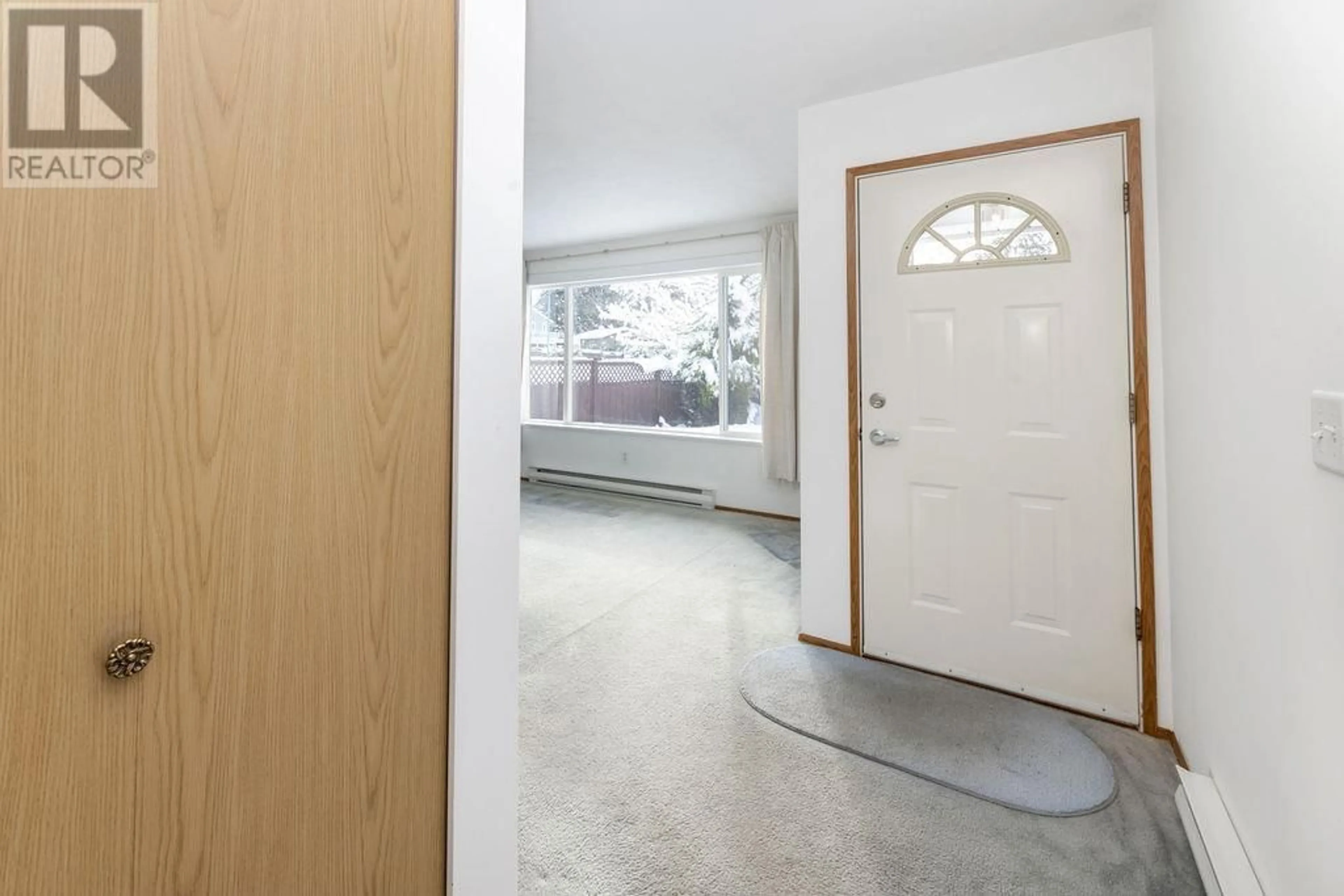 Indoor entryway for 6358 ORACLE ROAD, Sechelt British Columbia V7Z0R8