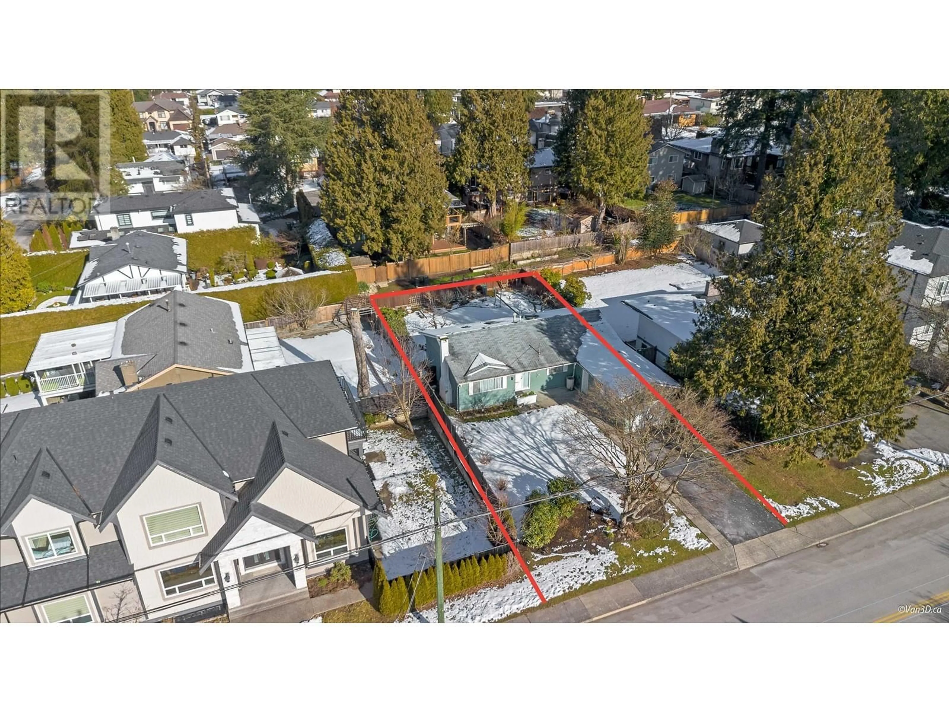 A pic from outside/outdoor area/front of a property/back of a property/a pic from drone, street for 839 SMITH AVENUE, Coquitlam British Columbia V3J2X4