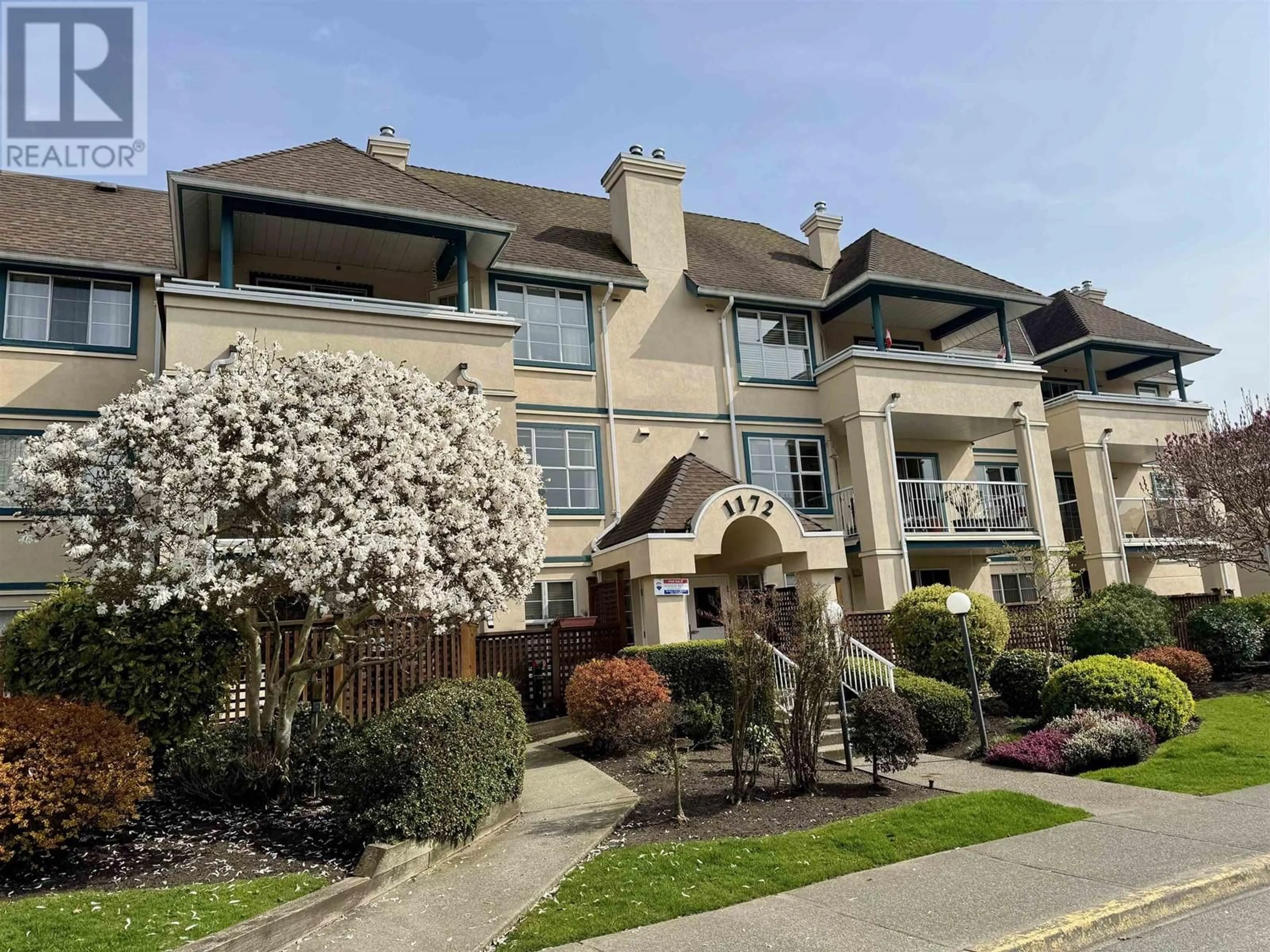 A pic from outside/outdoor area/front of a property/back of a property/a pic from drone, unknown for 204 - 1172 55 STREET, Delta British Columbia V4M4C3