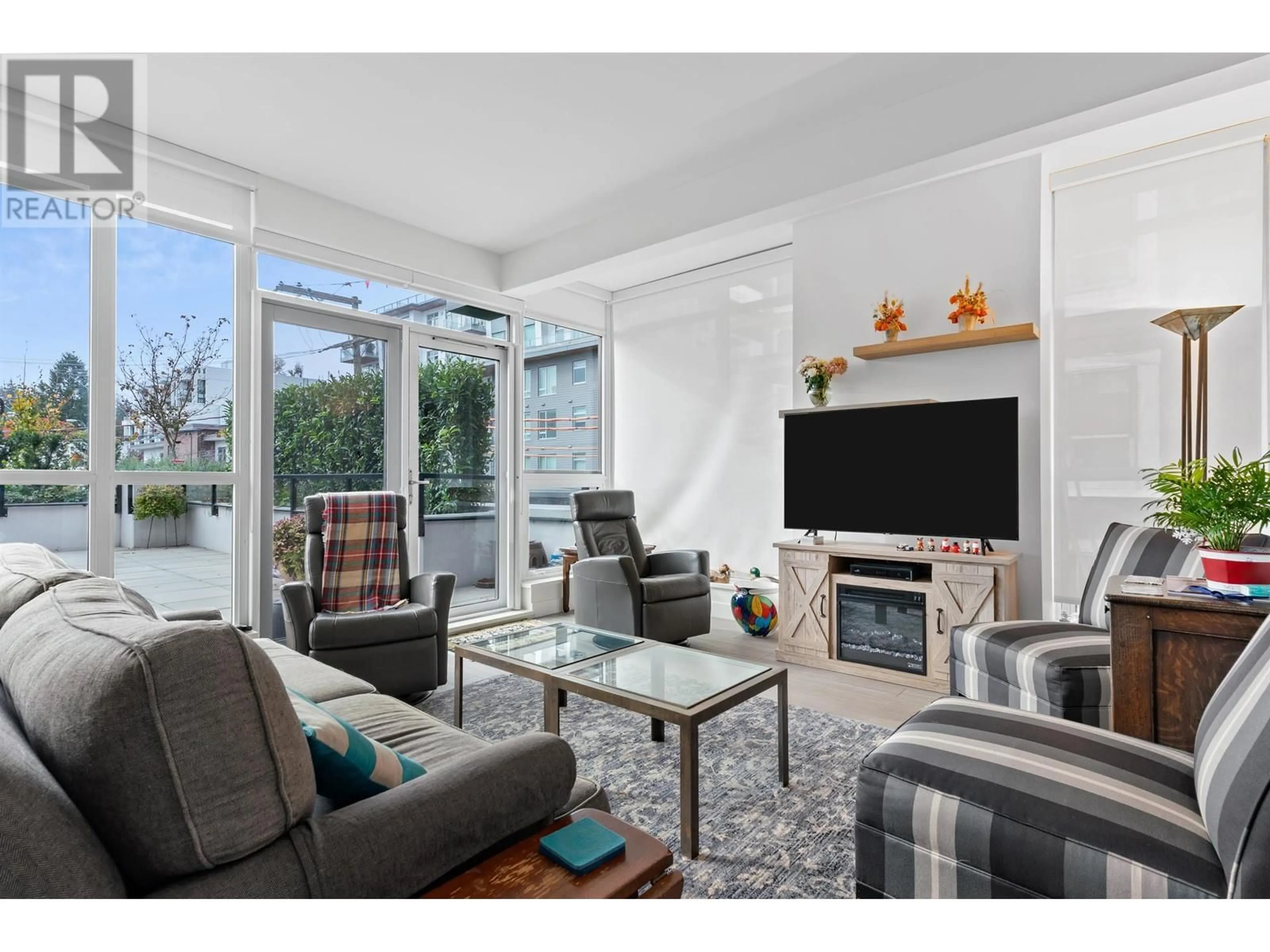 Living room with furniture, unknown for 372 - 438 KING EDWARD AVENUE, Vancouver British Columbia V5Y0M5