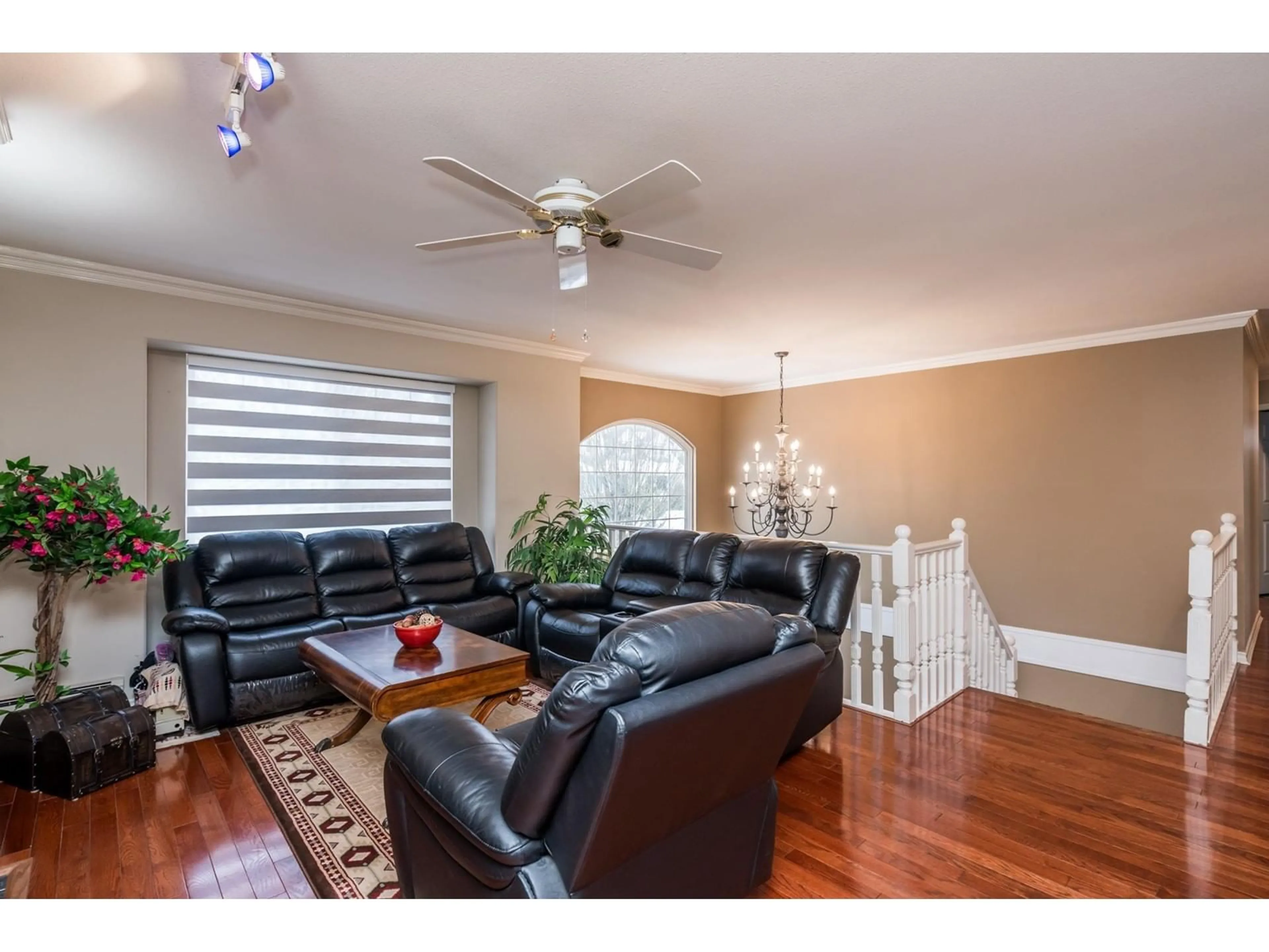 Living room with furniture, wood/laminate floor for 21597 95A AVENUE, Langley British Columbia V1M2C6