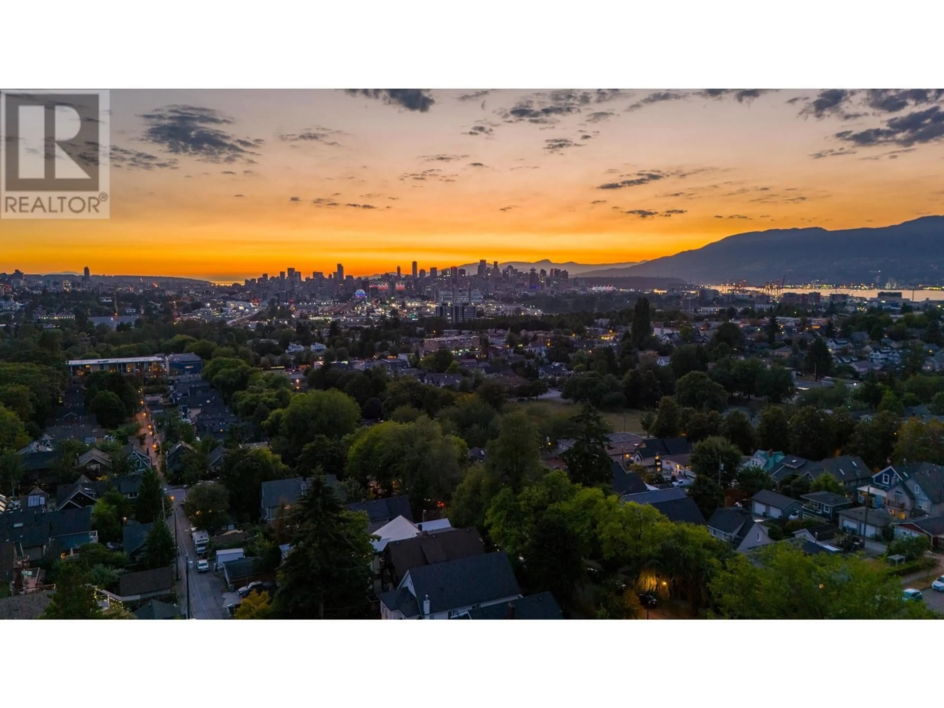 A pic from outside/outdoor area/front of a property/back of a property/a pic from drone, mountain view for 2018 E 6TH AVENUE, Vancouver British Columbia V5N1P9