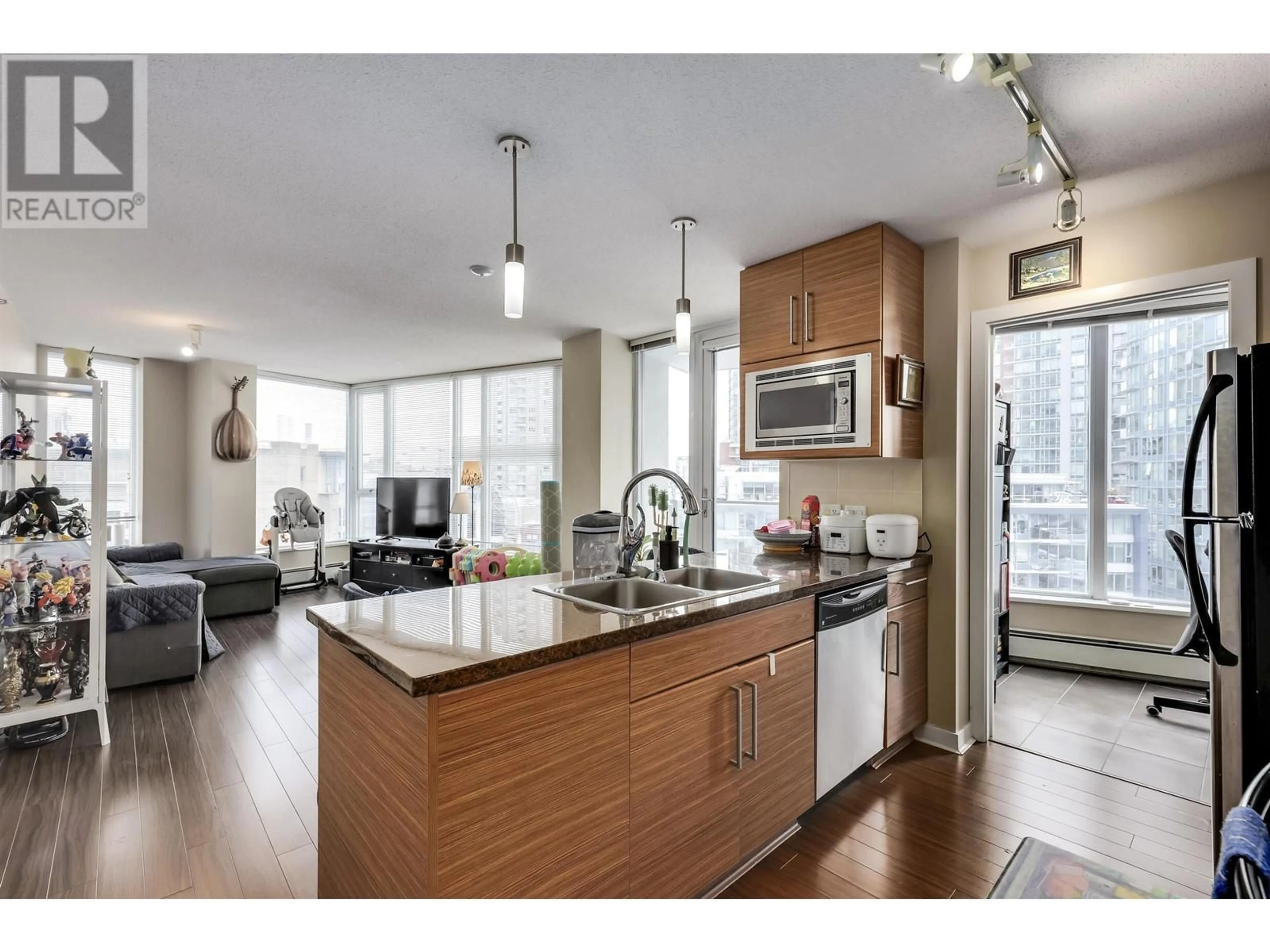 Open concept kitchen, unknown for 1006 - 188 KEEFER PLACE, Vancouver British Columbia V6B0J1