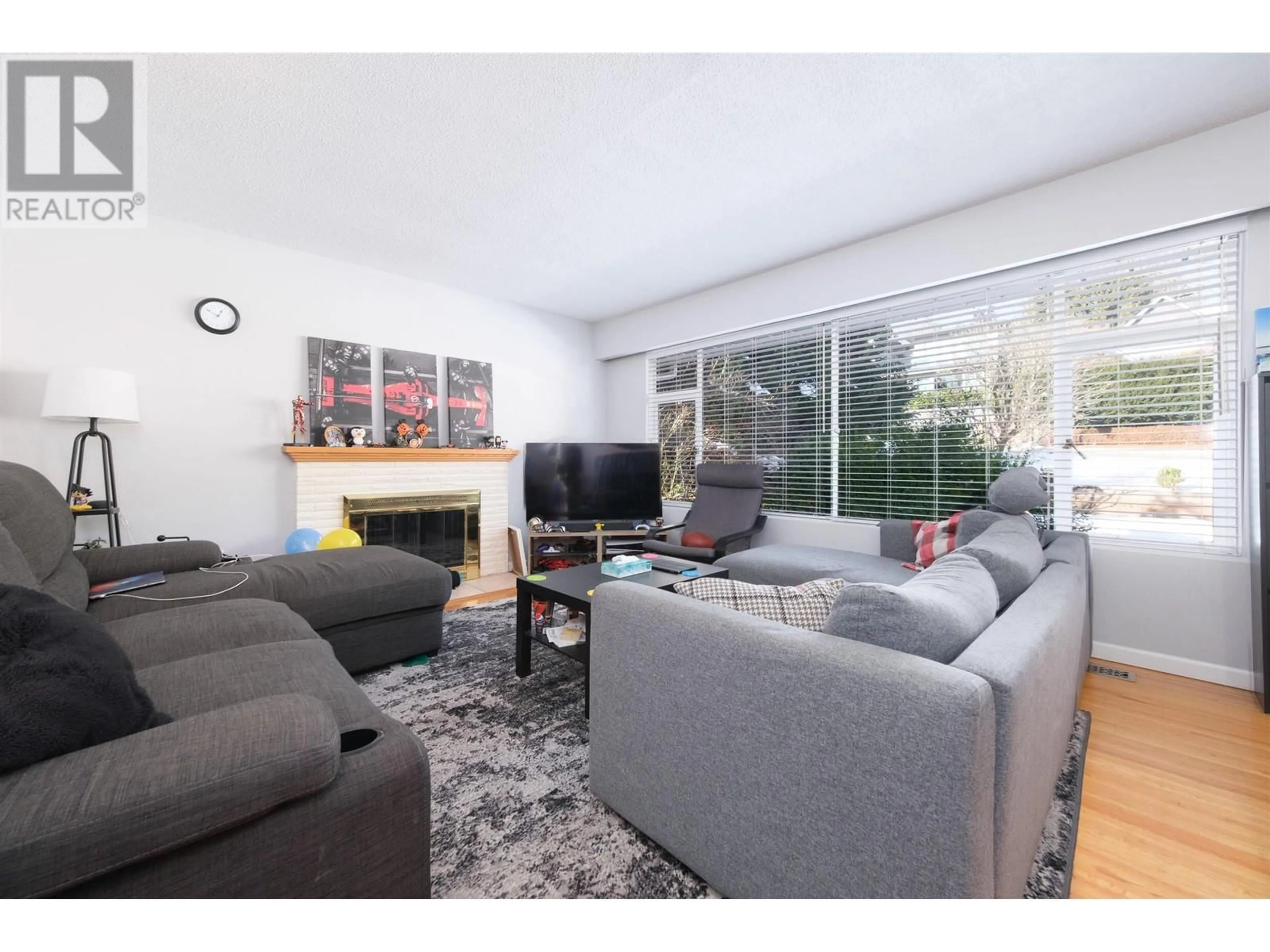 Living room with furniture, wood/laminate floor for 1059 CALVERHALL STREET, North Vancouver British Columbia V7L1Y4