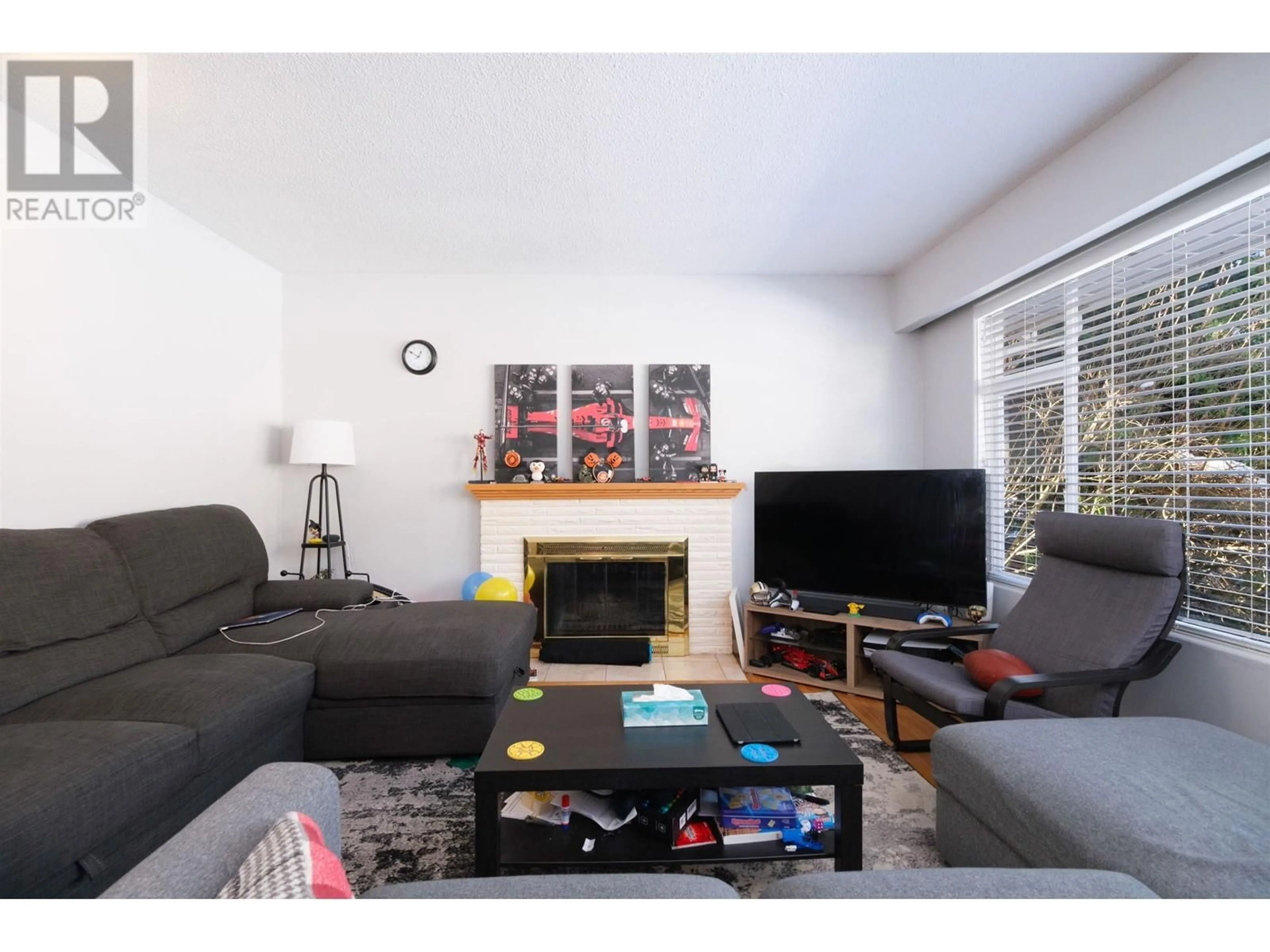 Living room with furniture, wood/laminate floor for 1059 CALVERHALL STREET, North Vancouver British Columbia V7L1Y4