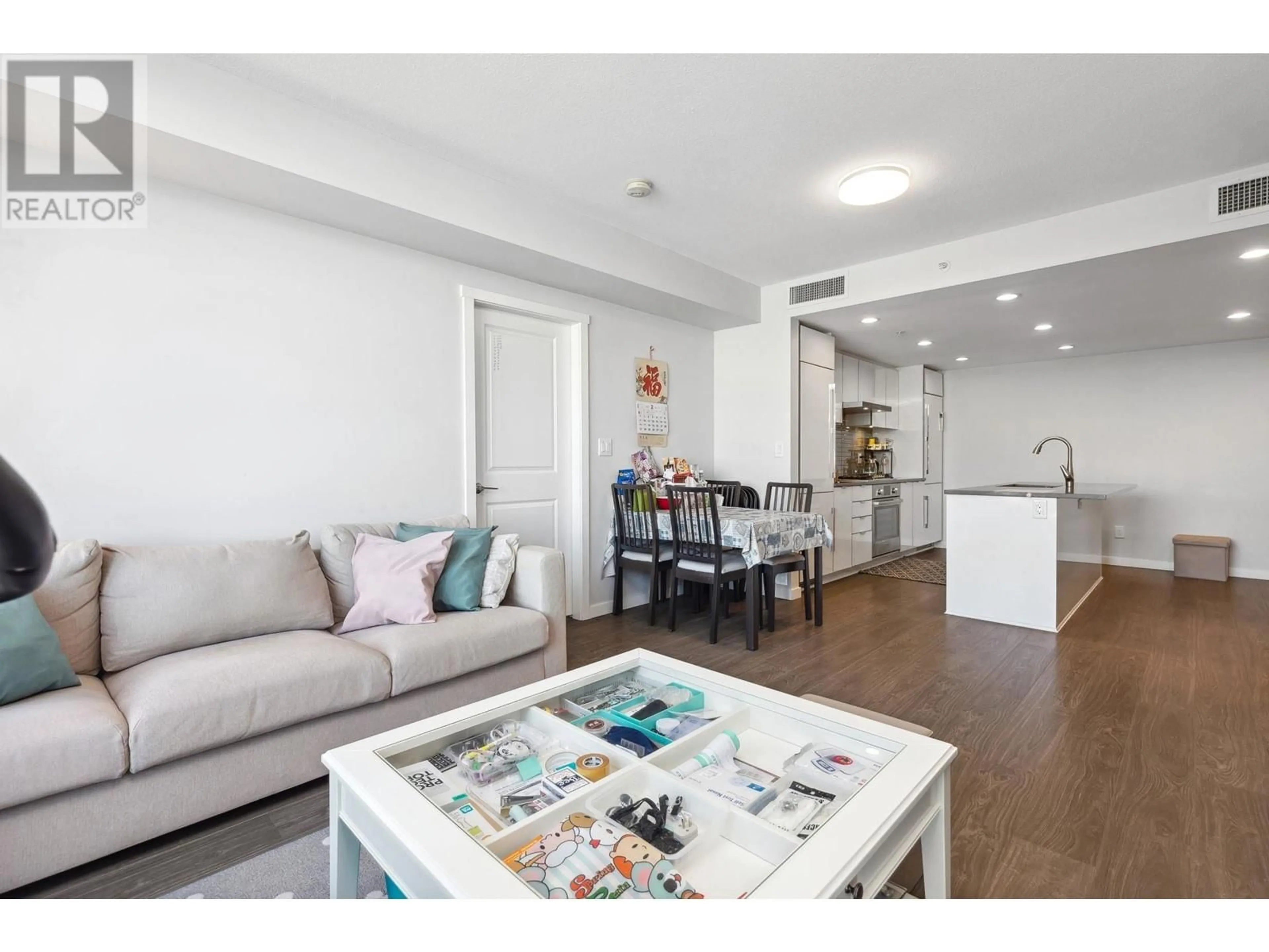 Living room with furniture, wood/laminate floor for 719 - 3333 BROWN ROAD, Richmond British Columbia V6X0P6