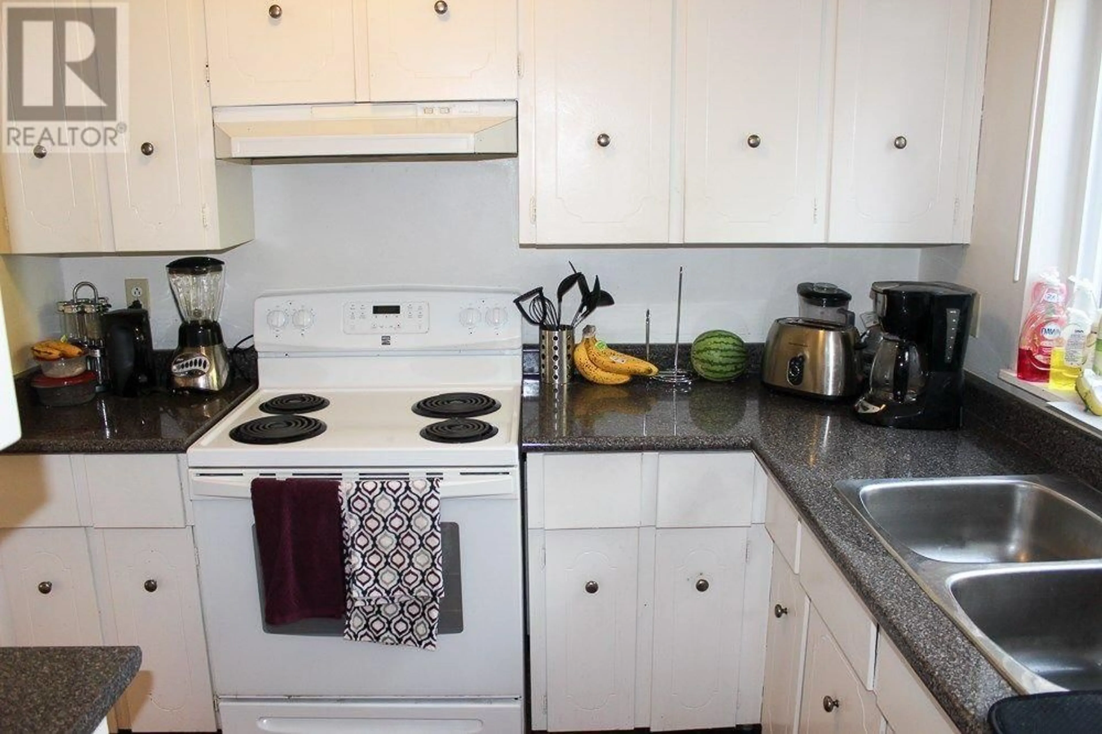 Standard kitchen, unknown for 6762 KNEALE PLACE, Burnaby British Columbia V5B2Z2