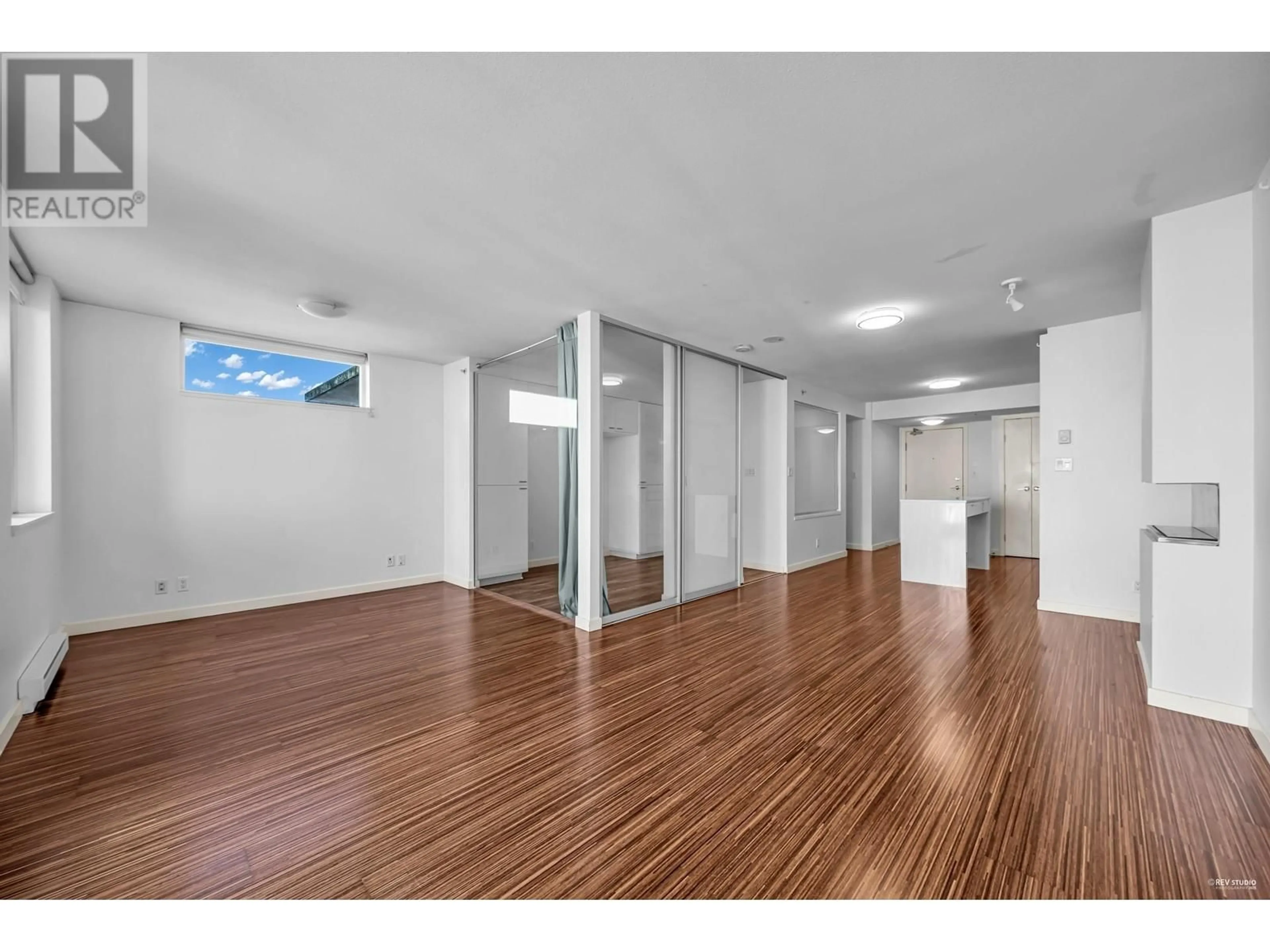 Indoor foyer for 801 - 328 11TH AVENUE, Vancouver British Columbia V5T4W1