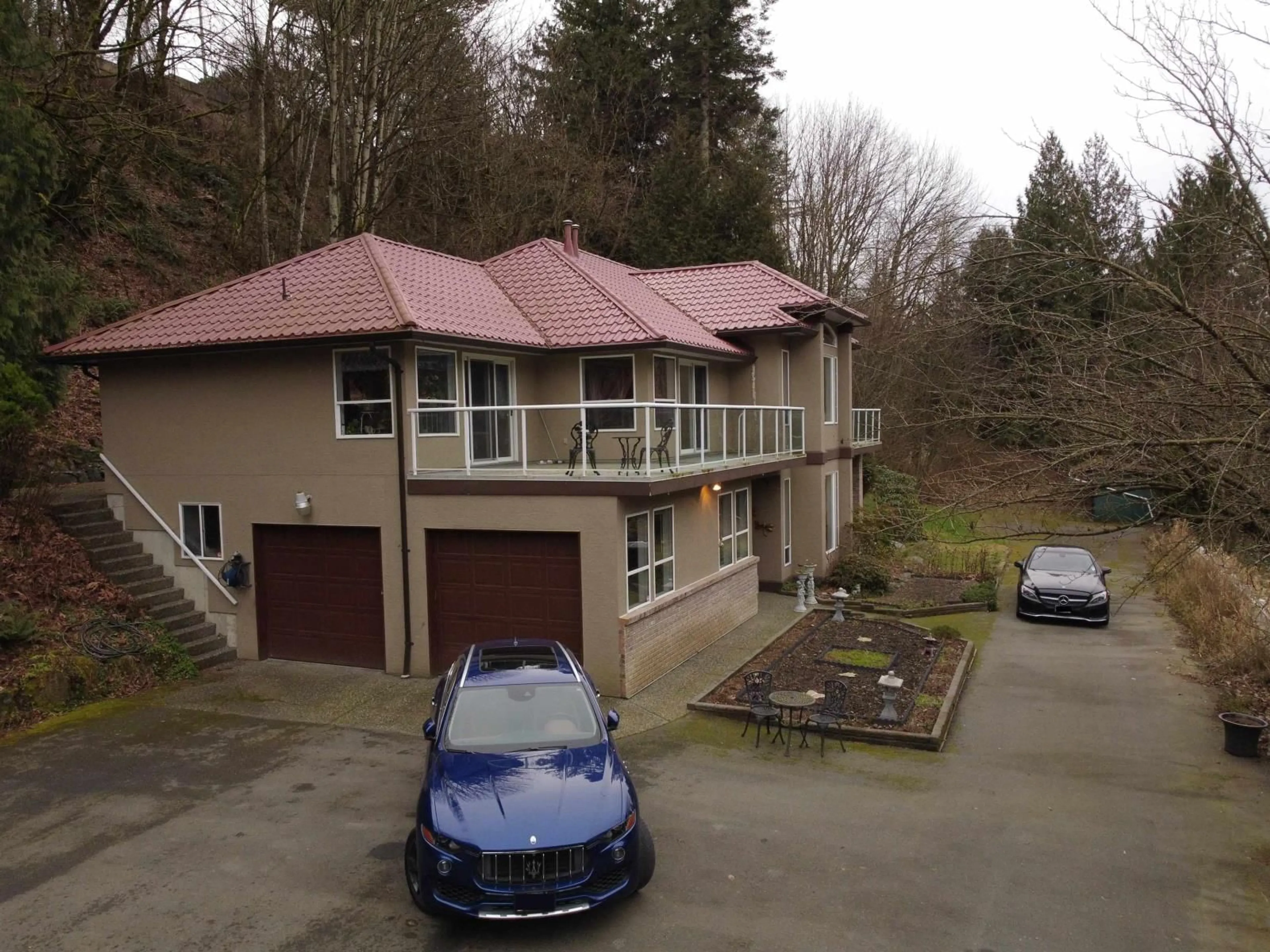 A pic from outside/outdoor area/front of a property/back of a property/a pic from drone, unknown for 43078 OLD ORCHARD ROAD|Chilliwack Mounta, Chilliwack British Columbia V2R4A6