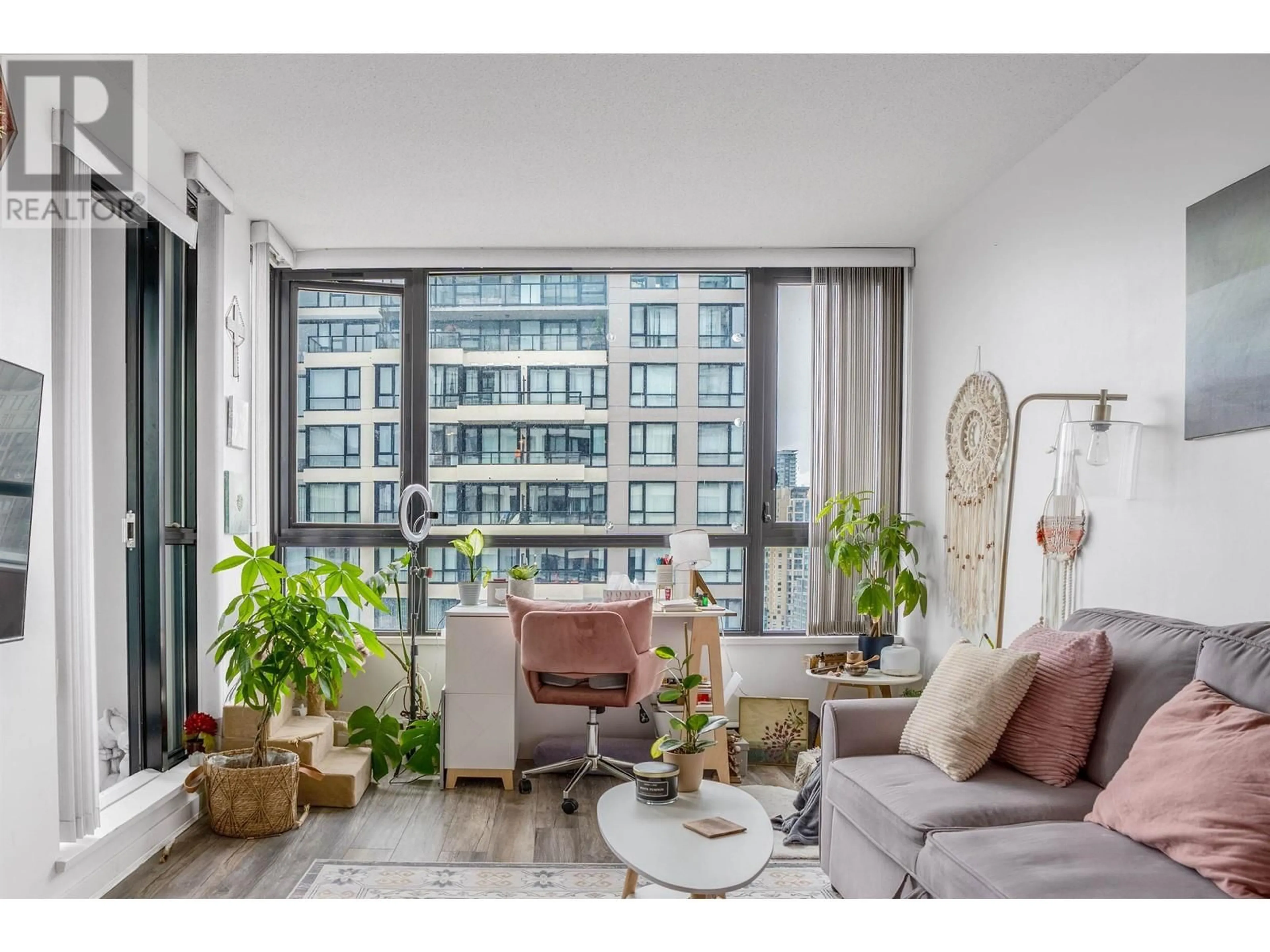 Living room with furniture, wood/laminate floor for 2405 909 MAINLAND STREET, Vancouver British Columbia V6B1S3