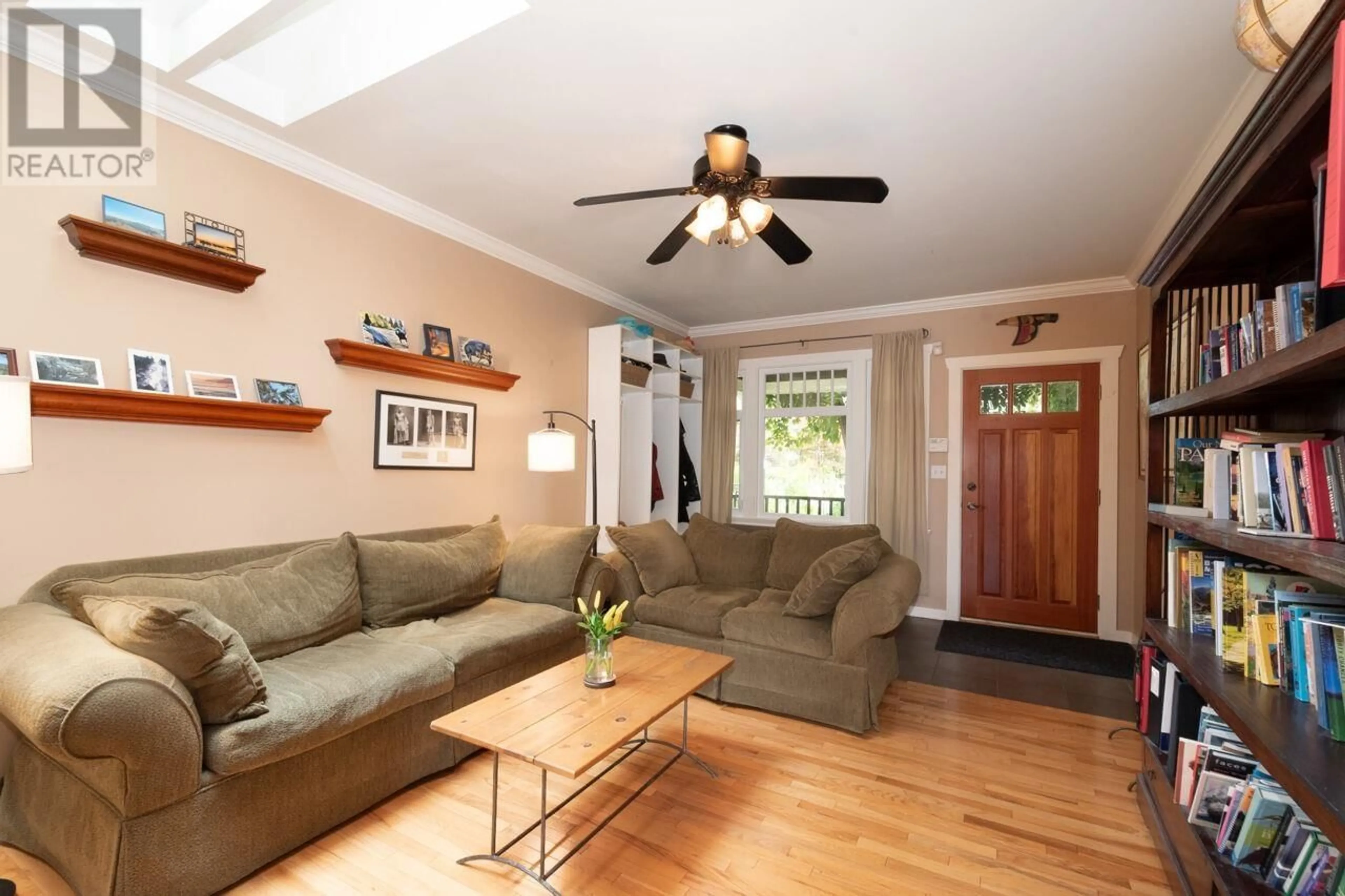 Living room with furniture, wood/laminate floor for 2815 YALE STREET, Vancouver British Columbia V5K1C5