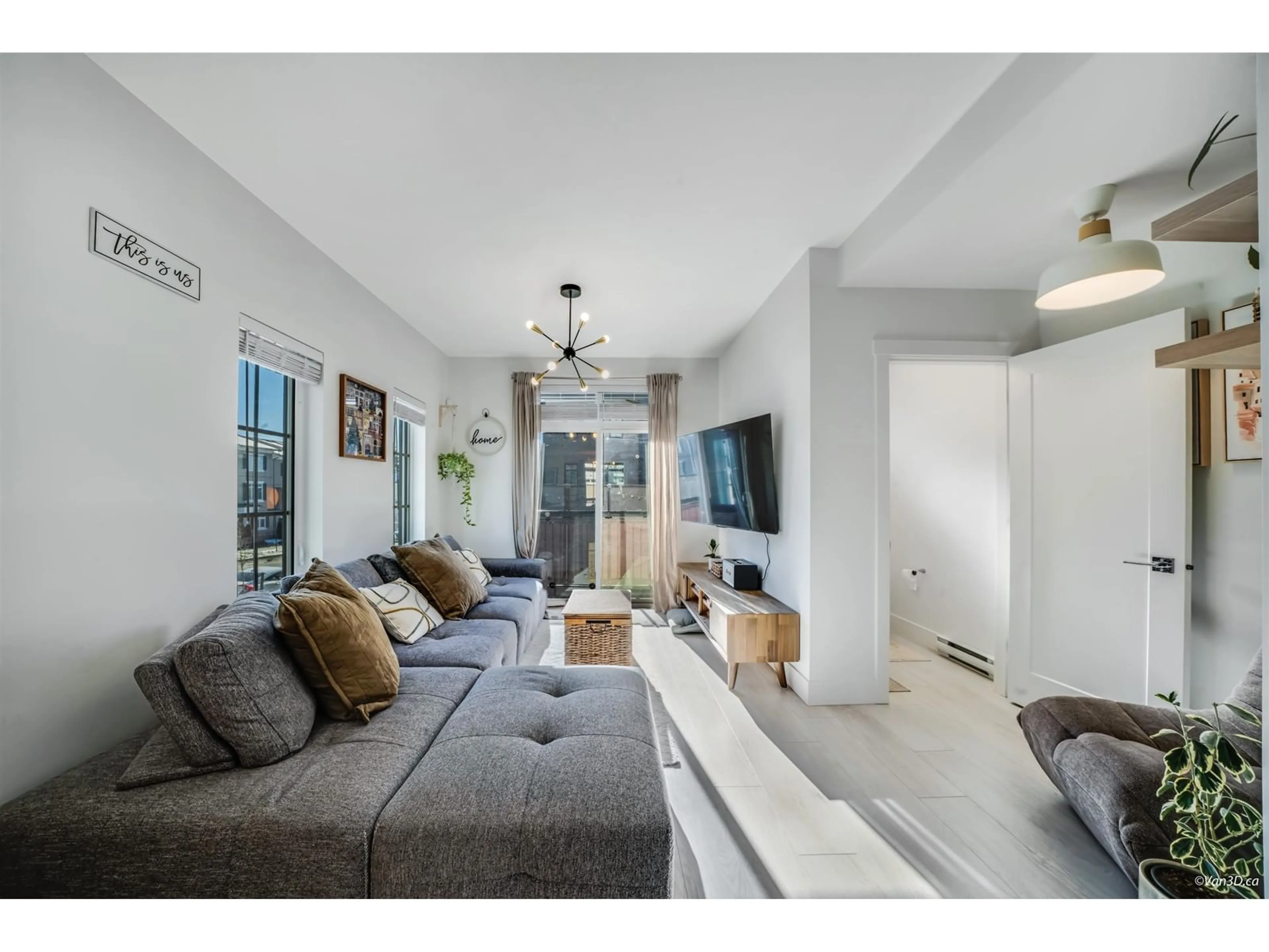 Living room with furniture, unknown for 82 2075 OAK MEADOWS DRIVE, Surrey British Columbia V3Z1J6