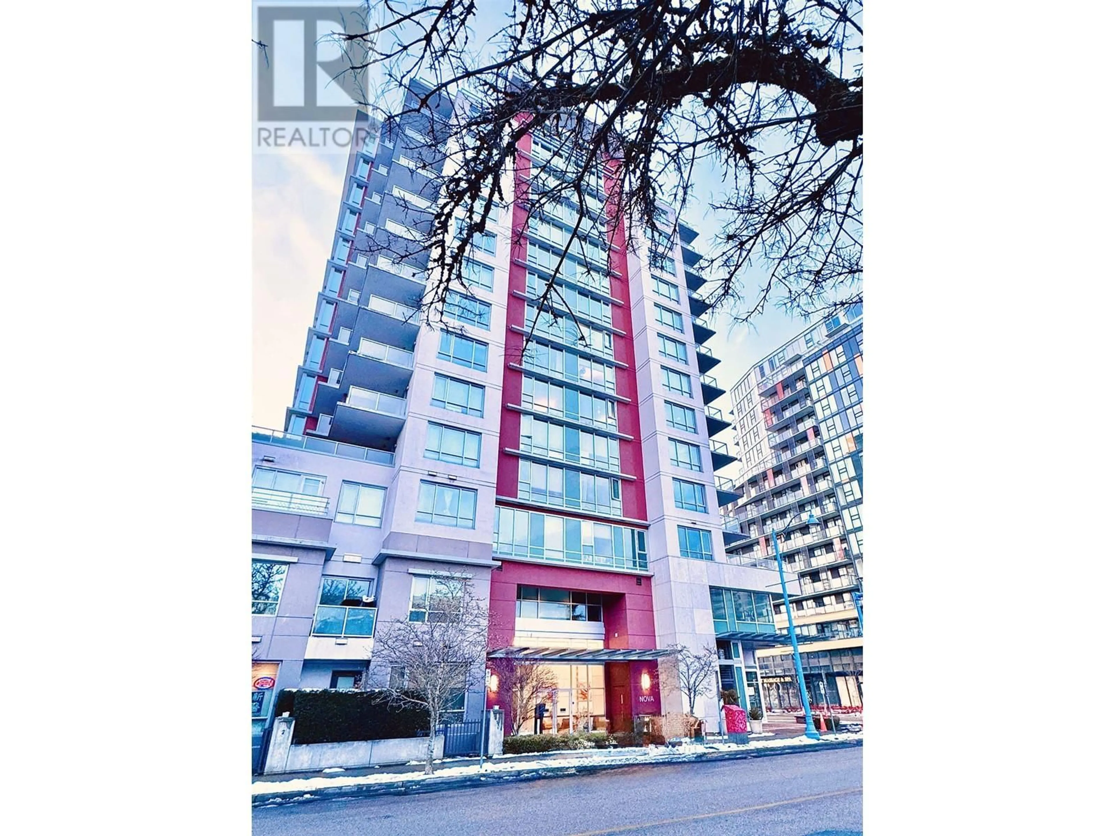 Indoor foyer for 1703/05 6733 BUSWELL STREET, Richmond British Columbia V6Y0E3