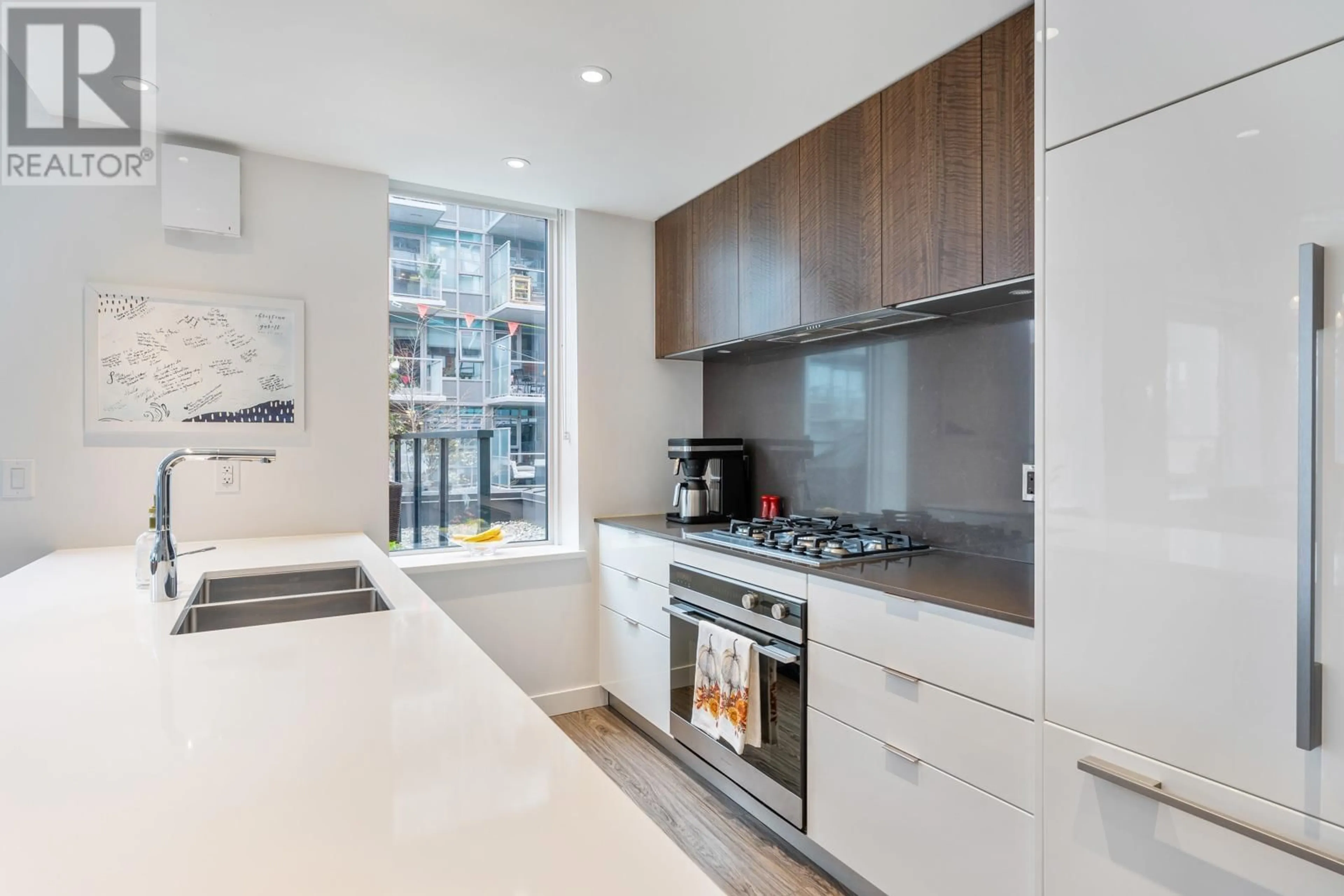 Contemporary kitchen, unknown for 306 - 209 7TH AVENUE, Vancouver British Columbia V5T0H3