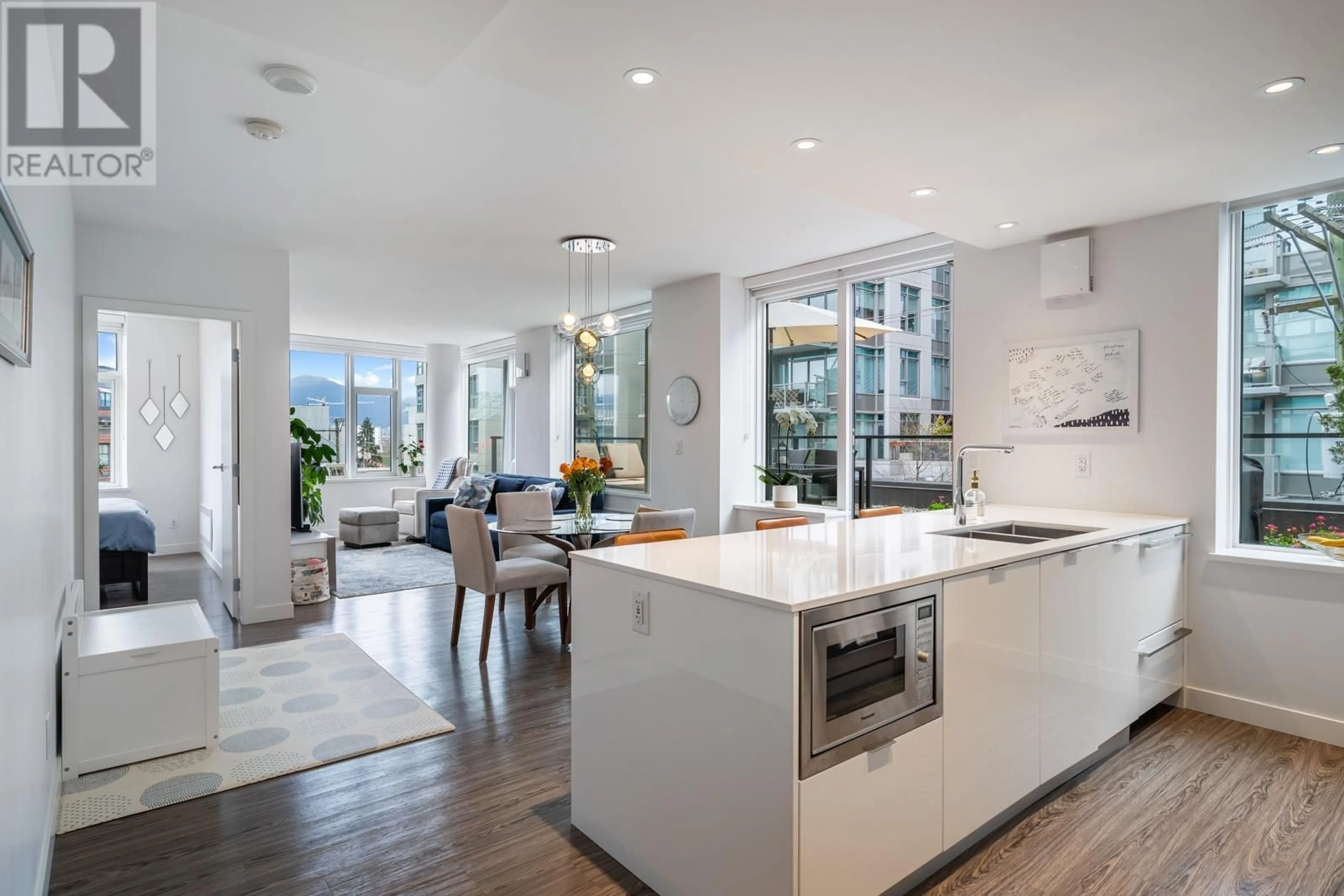 Open concept kitchen, unknown for 306 - 209 7TH AVENUE, Vancouver British Columbia V5T0H3