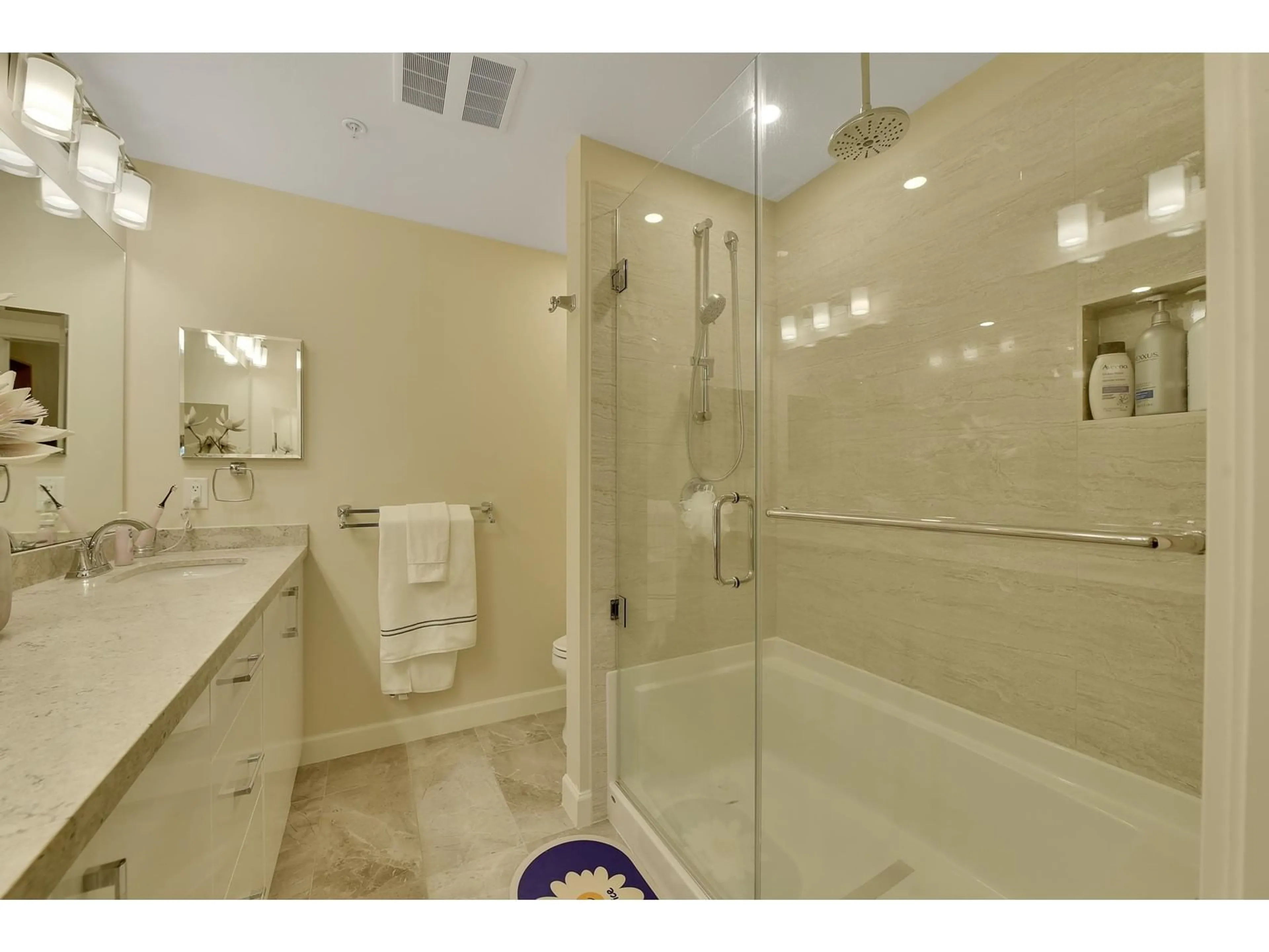 Standard bathroom, ceramic/tile floor for 111 20325 85 AVENUE, Langley British Columbia V2Y2B6