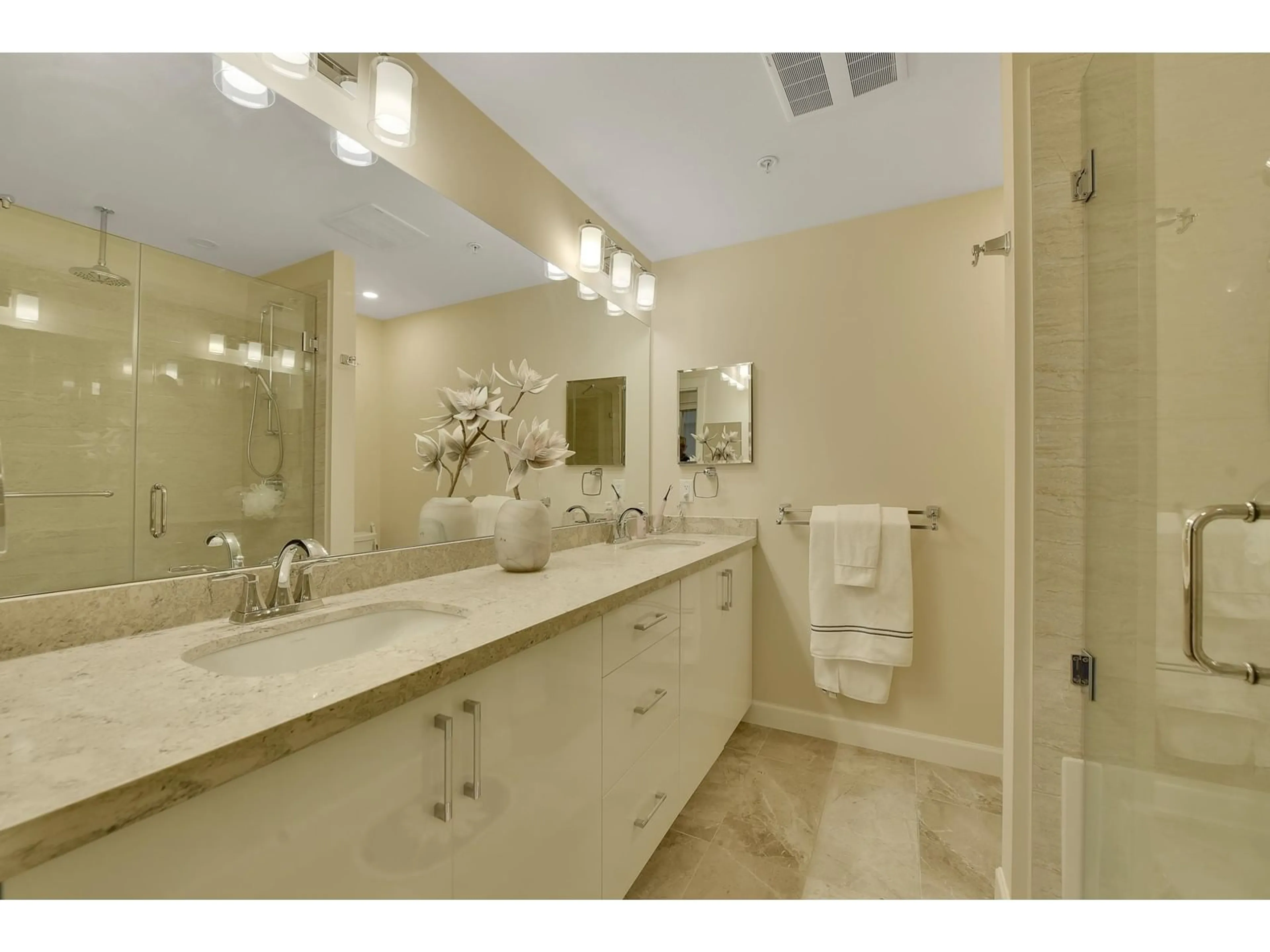 Contemporary bathroom, ceramic/tile floor for 111 20325 85 AVENUE, Langley British Columbia V2Y2B6