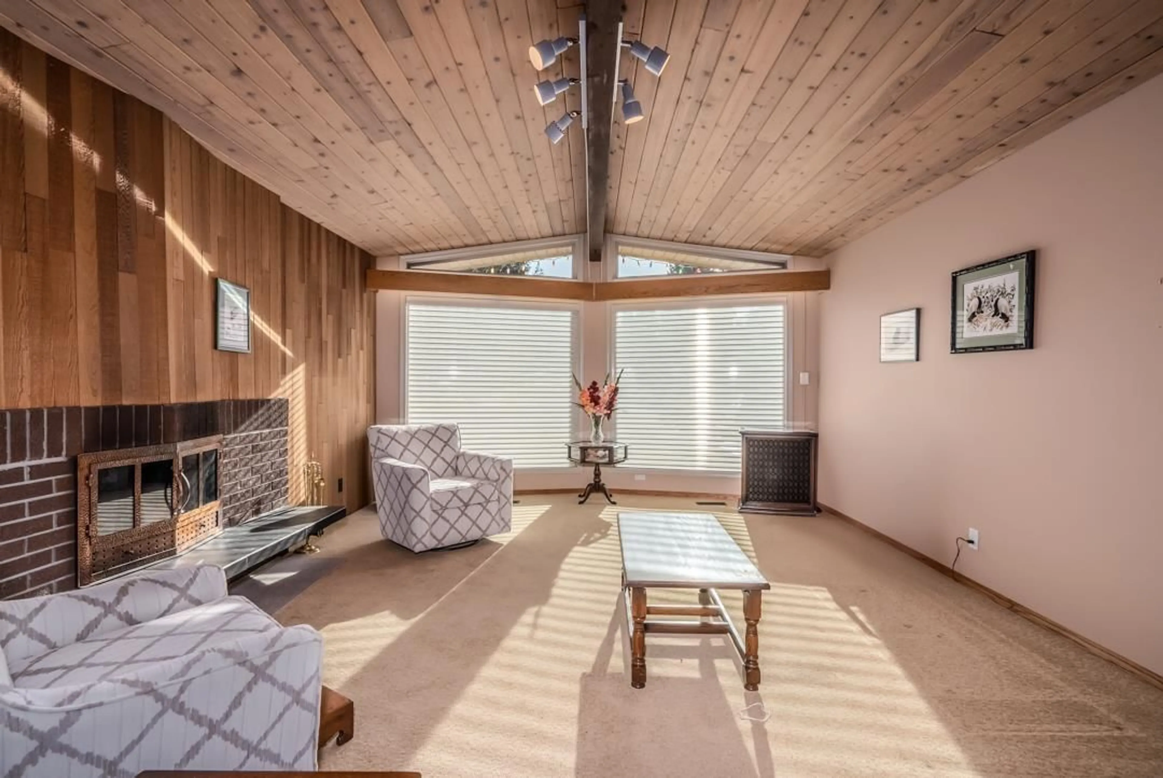 Living room with furniture, wood/laminate floor for 11073 LYON ROAD, Delta British Columbia V4E1J4