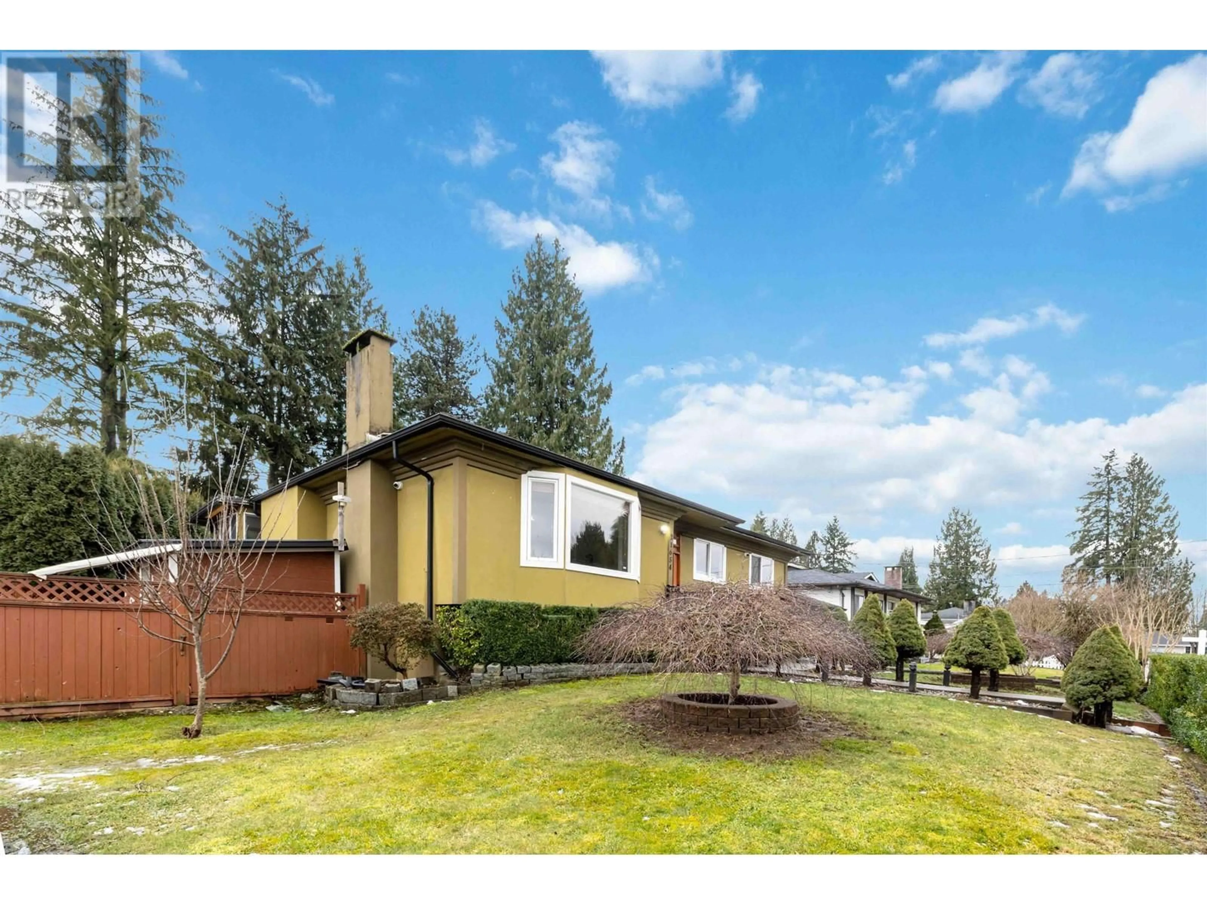 A pic from outside/outdoor area/front of a property/back of a property/a pic from drone, mountain view for 21654 EXETER AVENUE, Maple Ridge British Columbia V2X4M8