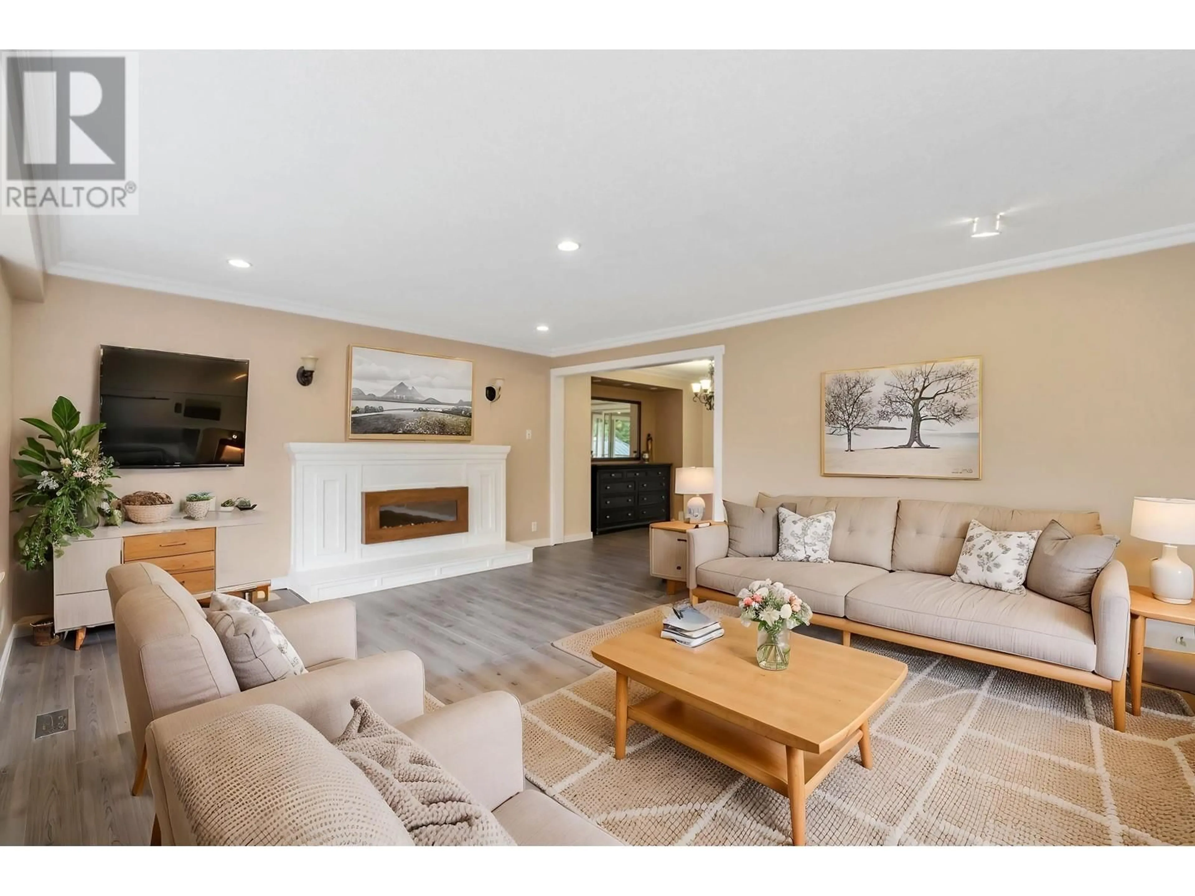 Living room with furniture, unknown for 21654 EXETER AVENUE, Maple Ridge British Columbia V2X4M8