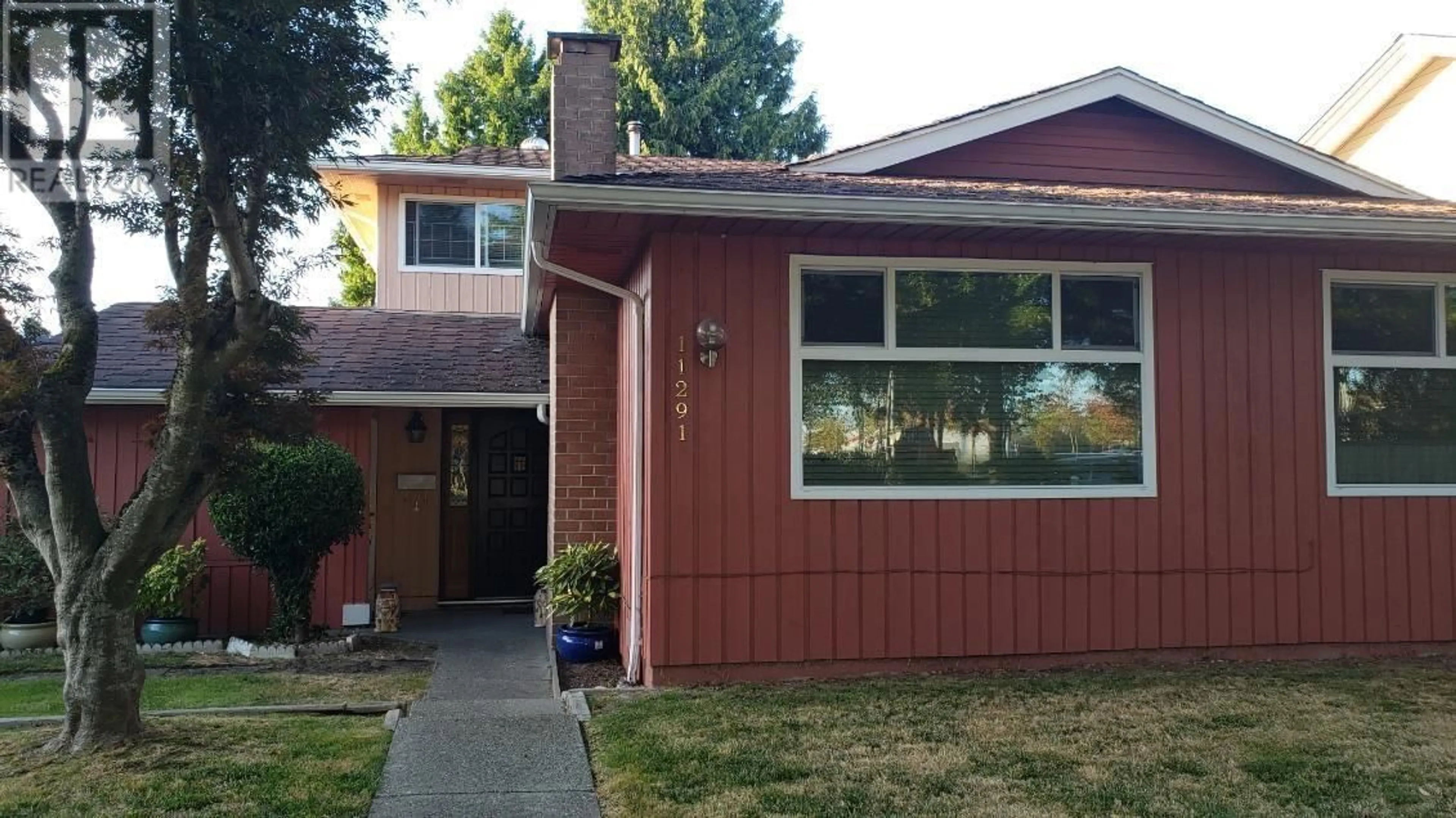 Home with vinyl exterior material, street for 11291 STEVESTON HIGHWAY, Richmond British Columbia V7A1N8