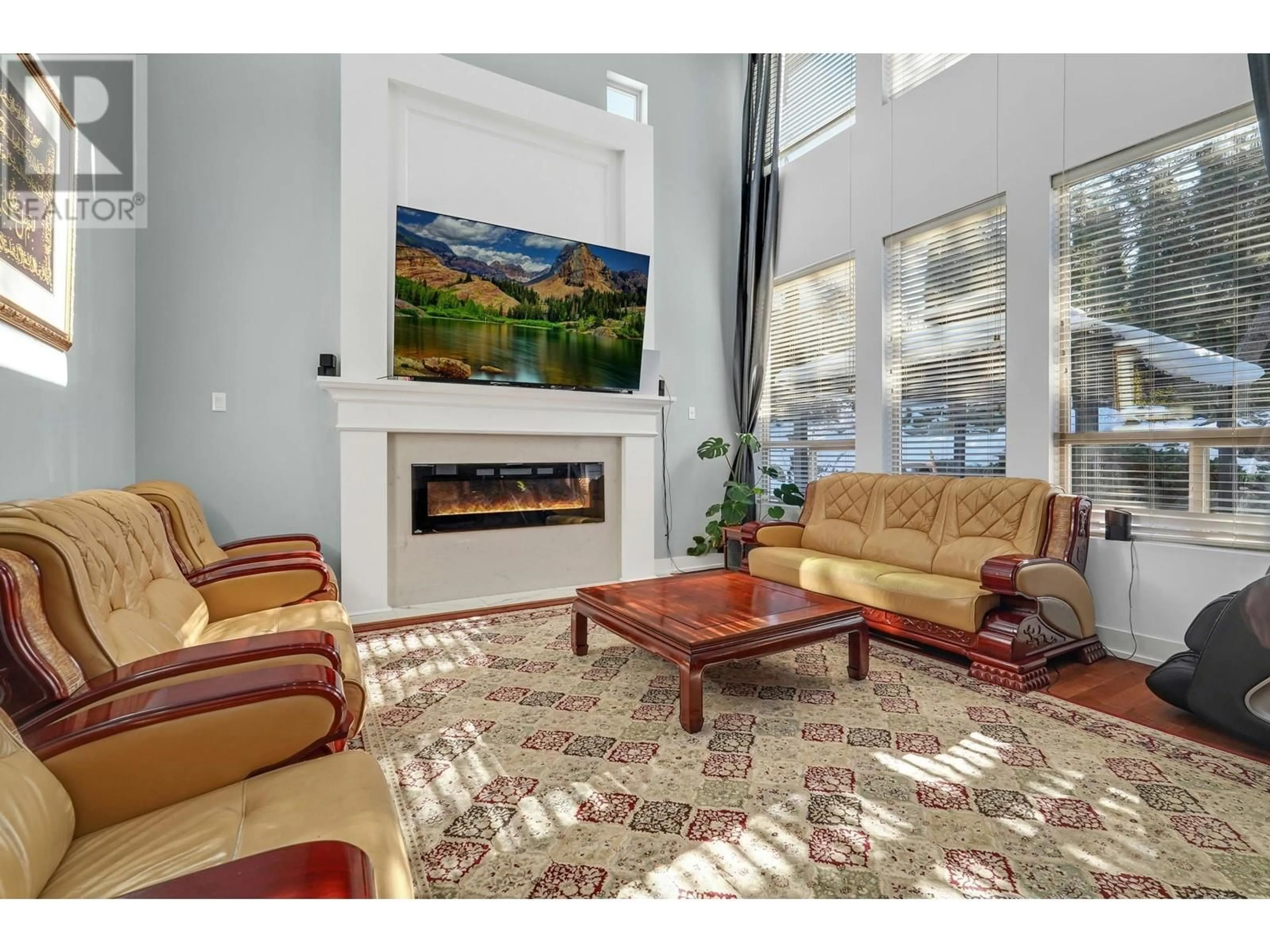 Living room with furniture, unknown for 24760 KIMOLA DRIVE, Maple Ridge British Columbia V2W0A6