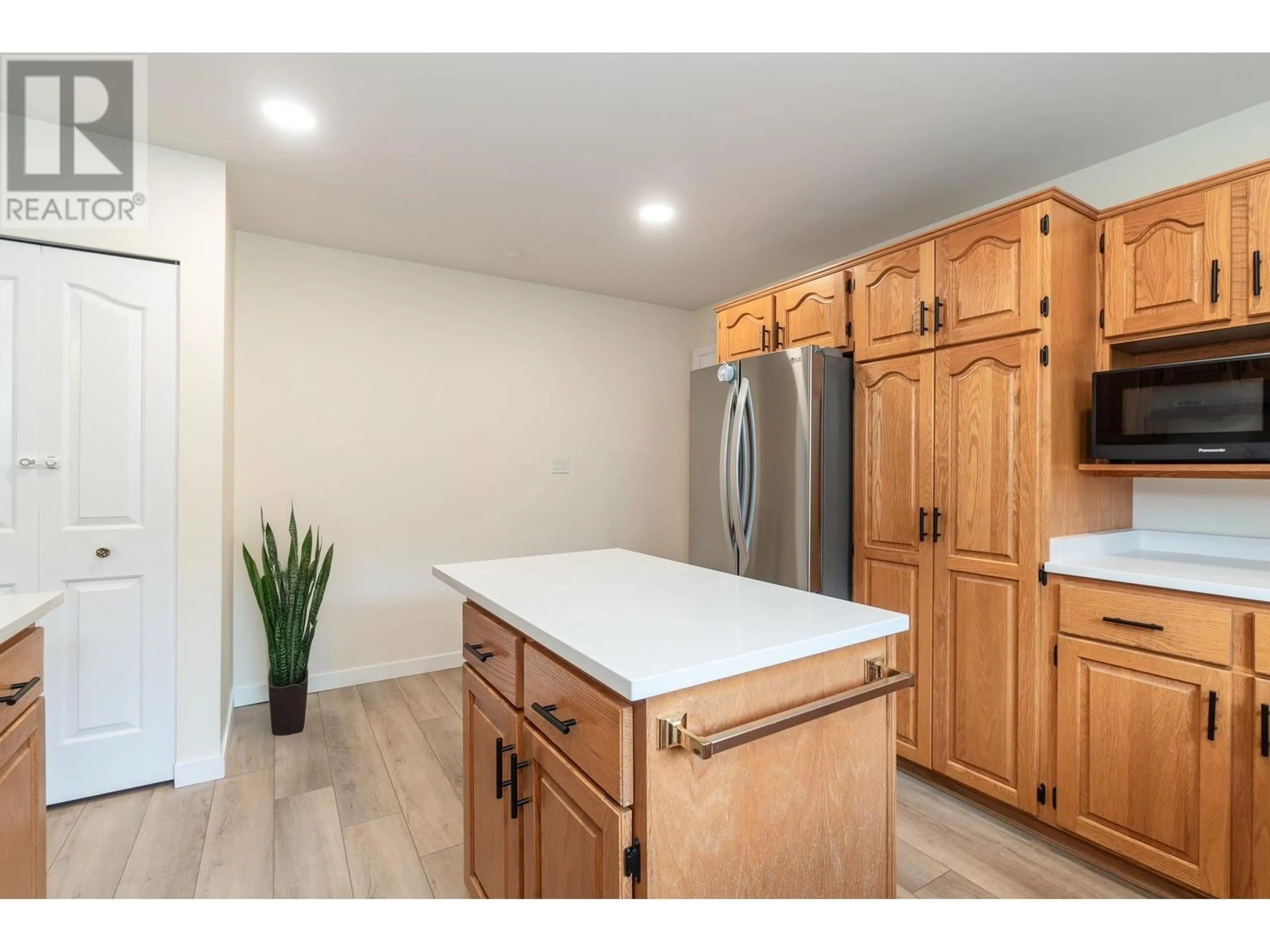 Open concept kitchen, unknown for 4928 53 STREET, Delta British Columbia V4K2Z2