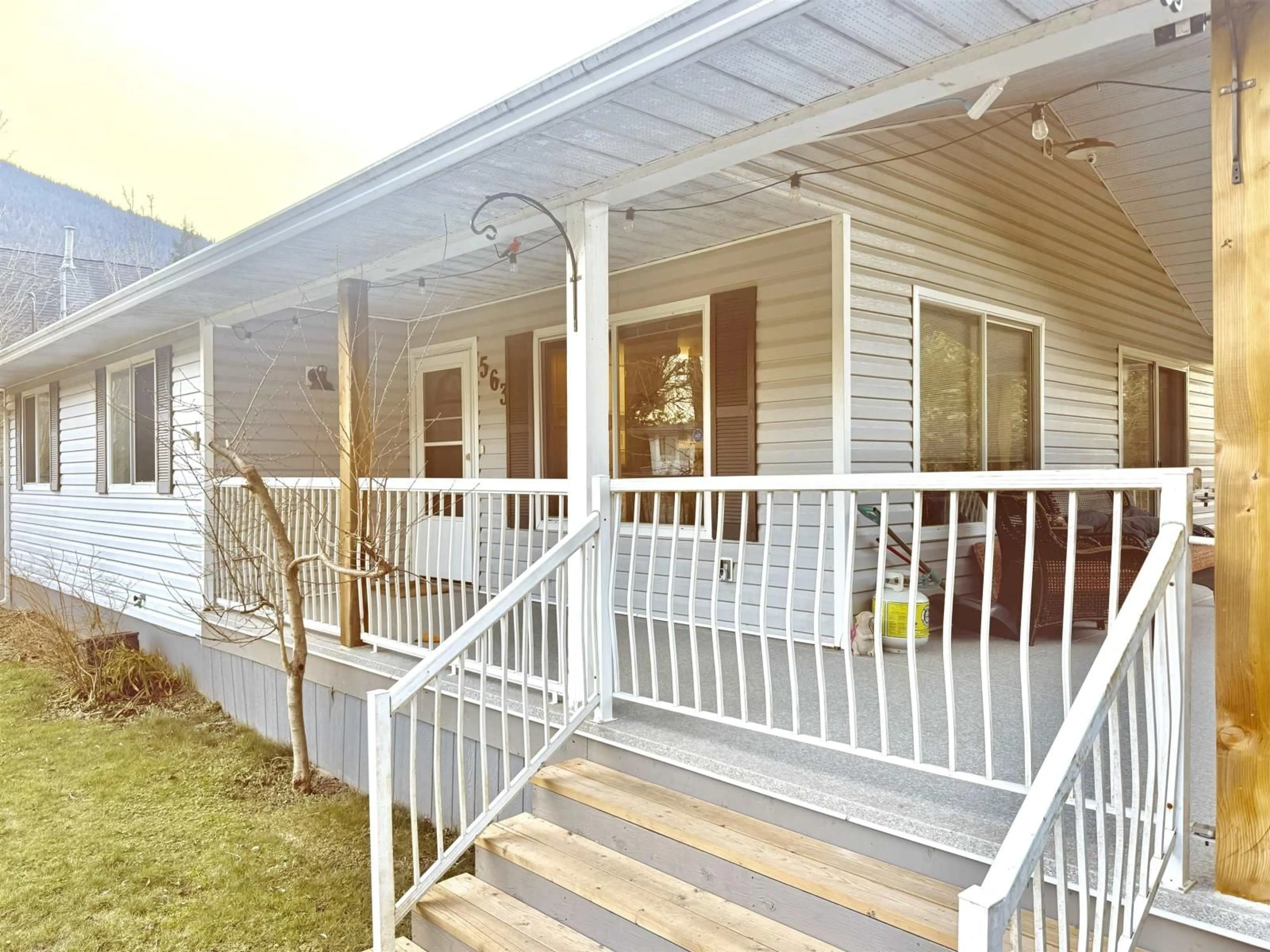 Home with vinyl exterior material, street for 563 ECHO AVENUE, Harrison Hot Springs British Columbia V0M1K0