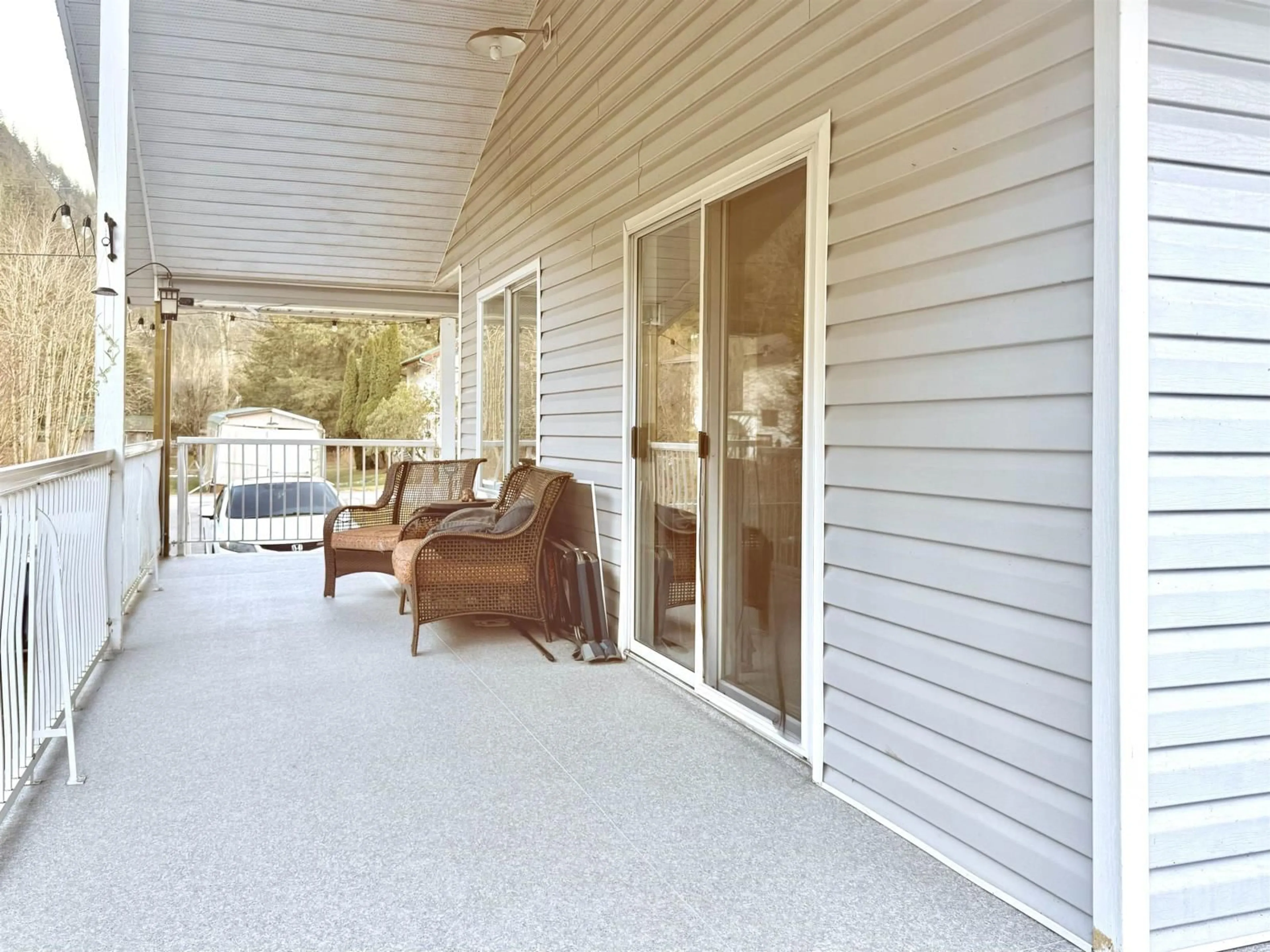 Patio, unknown for 563 ECHO AVENUE, Harrison Hot Springs British Columbia V0M1K0