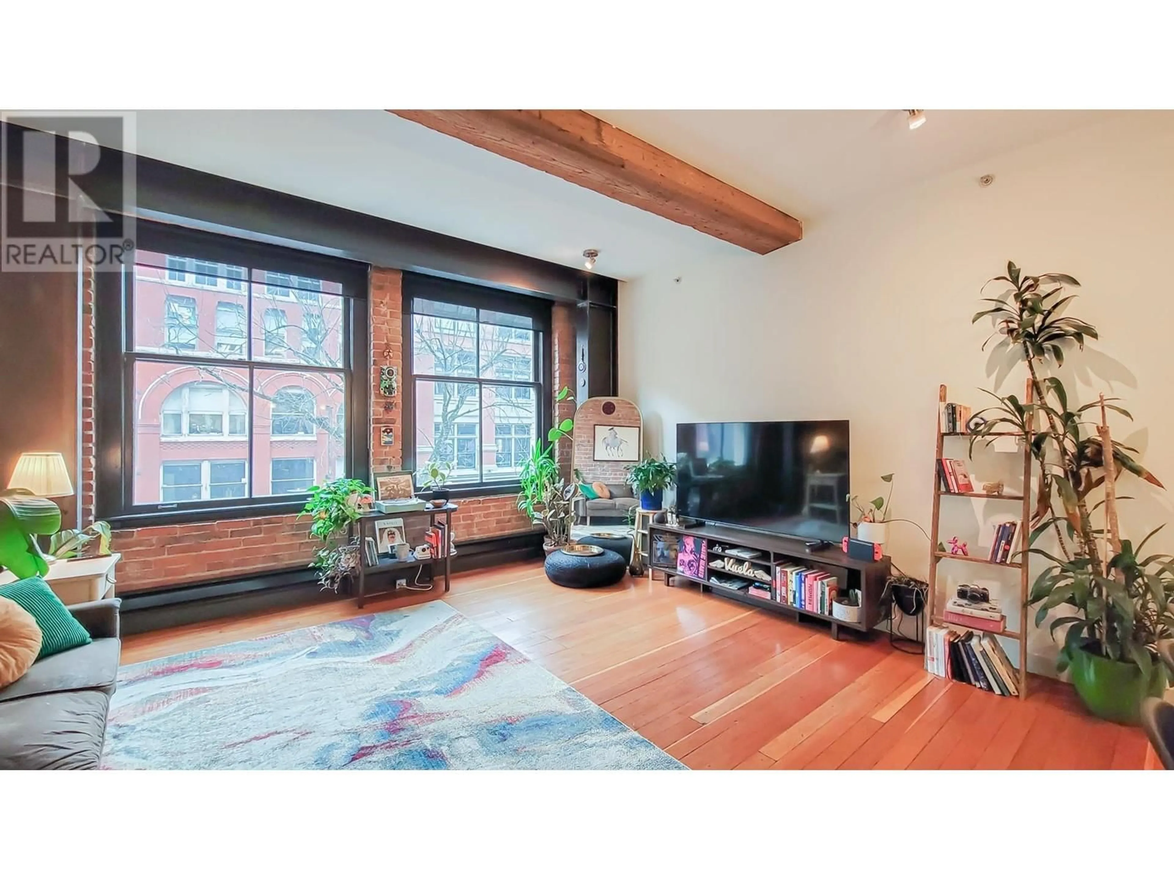 Living room with furniture, wood/laminate floor for 205 310 WATER STREET, Vancouver British Columbia V6B1B6