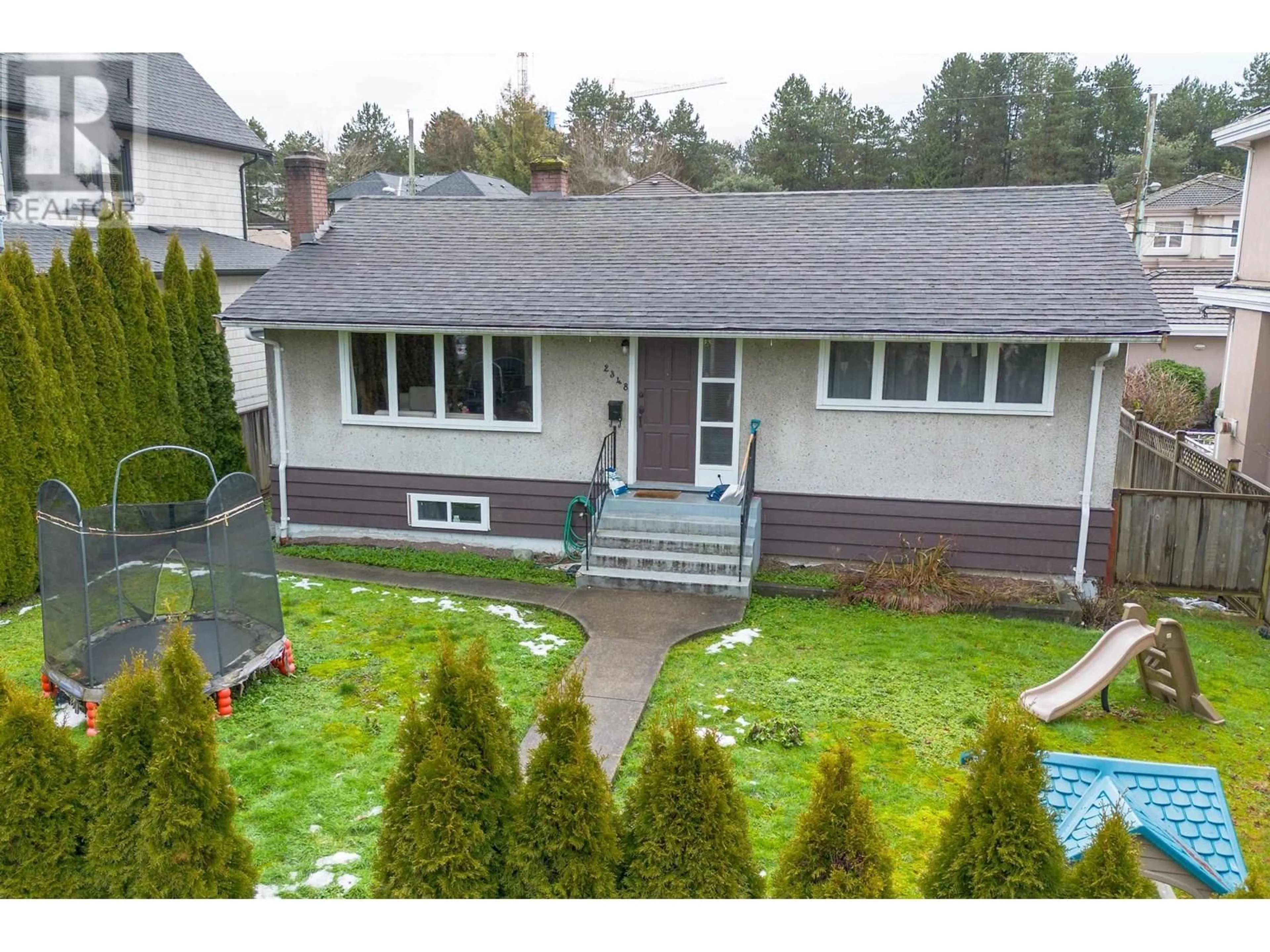 A pic from outside/outdoor area/front of a property/back of a property/a pic from drone, street for 2348 OLIVER CRESCENT, Vancouver British Columbia V6L1S5