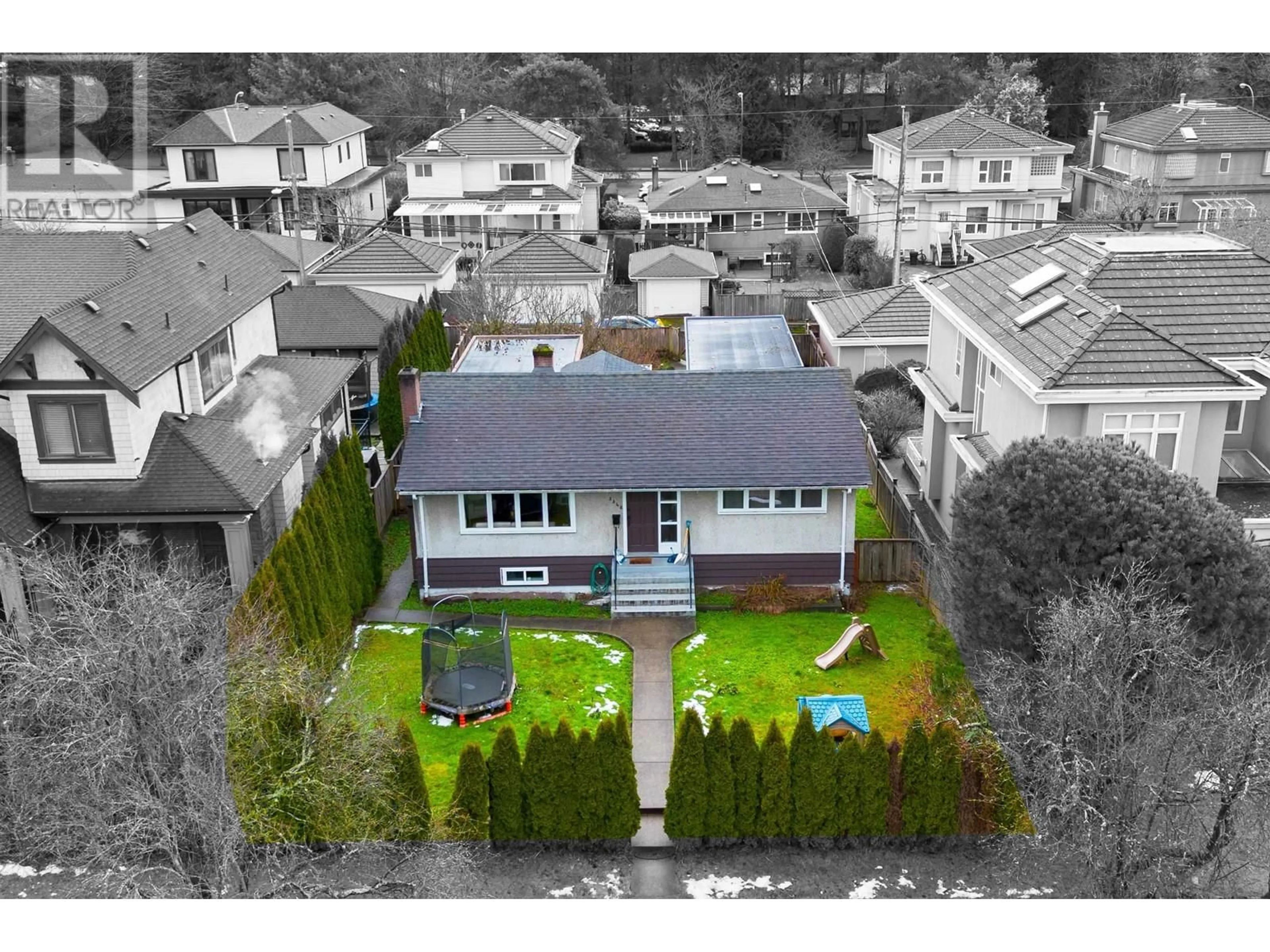 A pic from outside/outdoor area/front of a property/back of a property/a pic from drone, street for 2348 OLIVER CRESCENT, Vancouver British Columbia V6L1S5