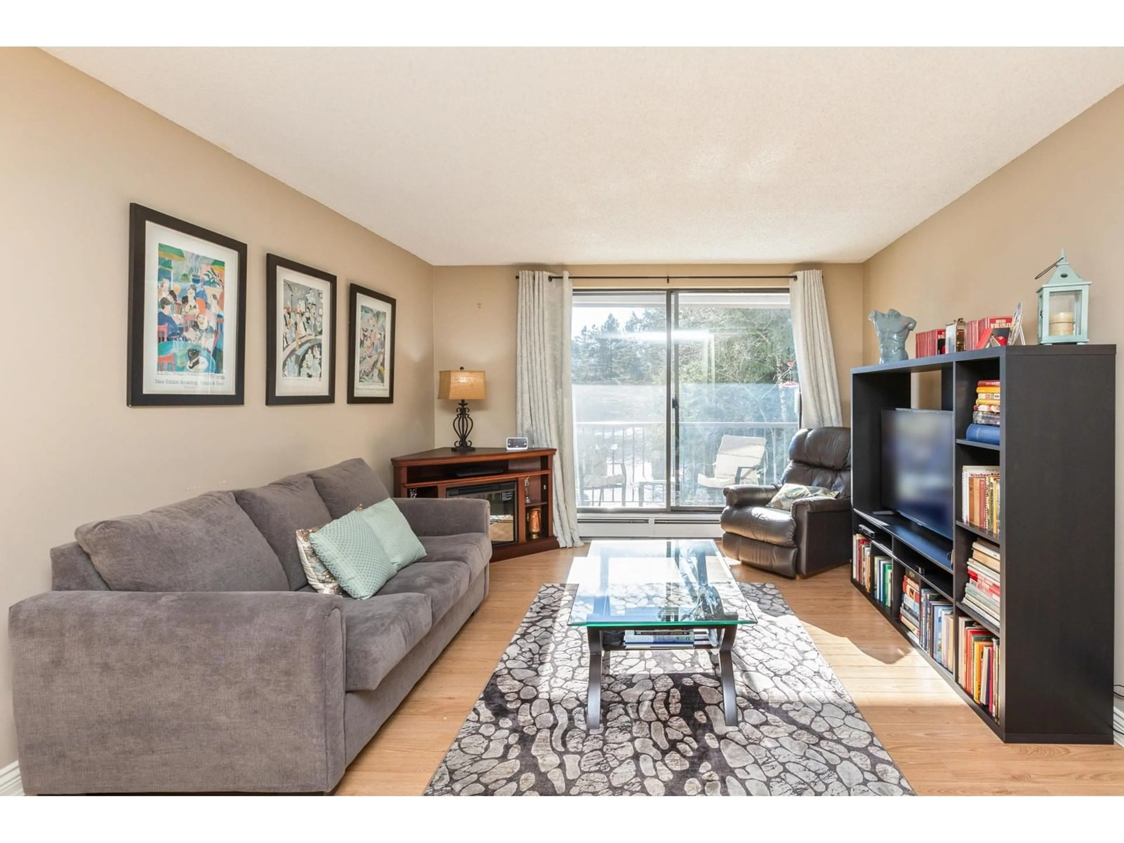 Living room with furniture, wood/laminate floor for 206 - 1740 SOUTHMERE, Surrey British Columbia V4A6E4