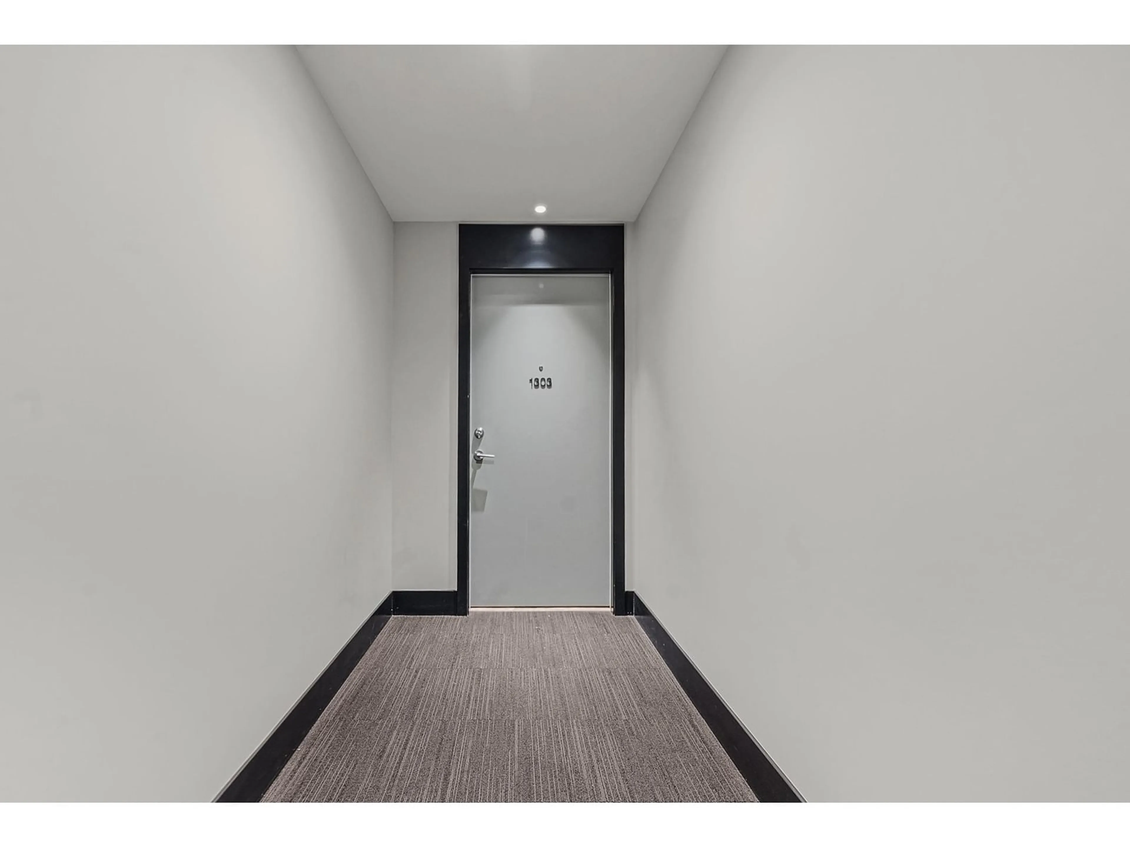 Indoor foyer for 1303 - 10626 CITY, Surrey British Columbia V3T0S3