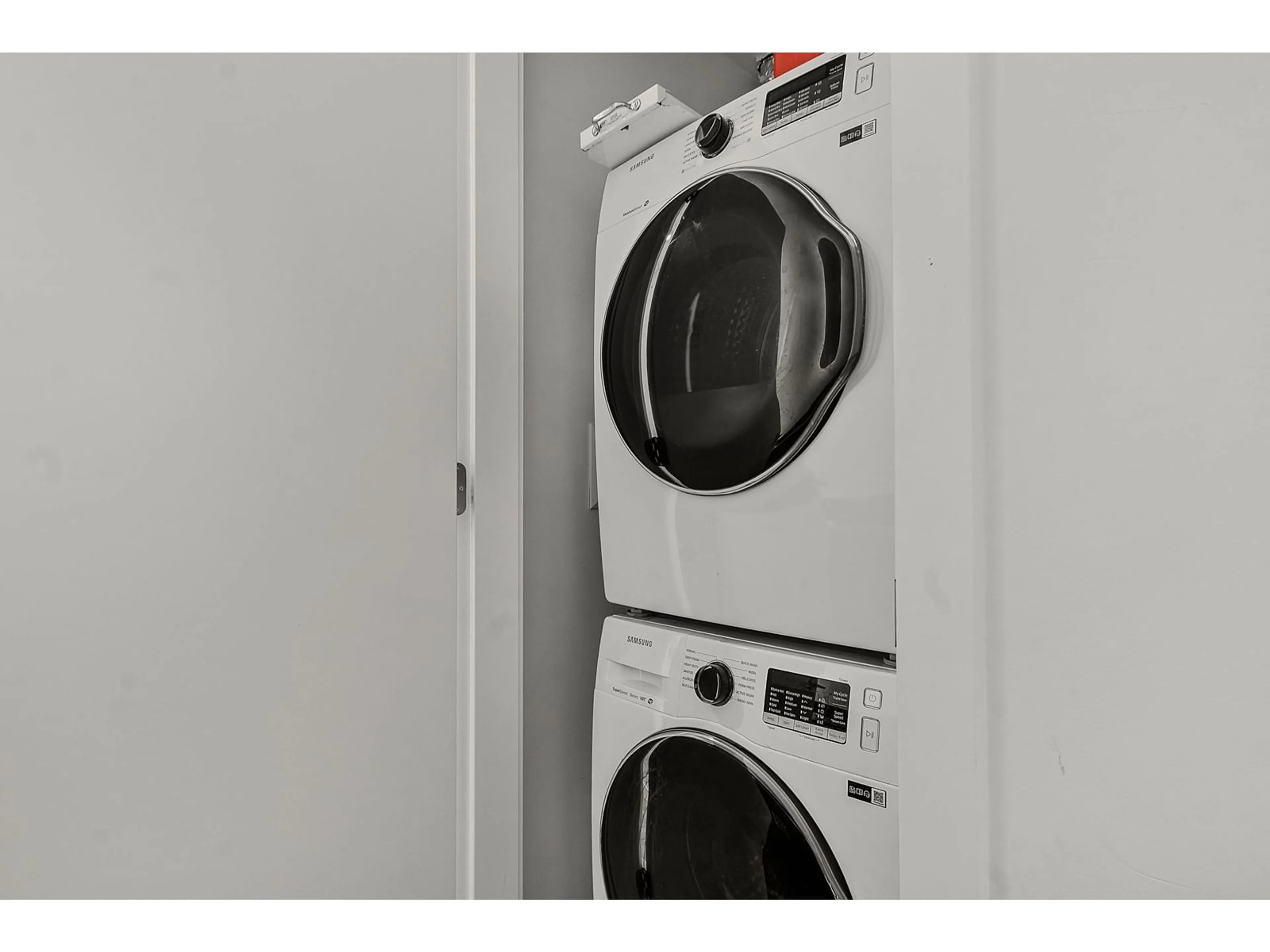 Laundry room for 1303 - 10626 CITY, Surrey British Columbia V3T0S3