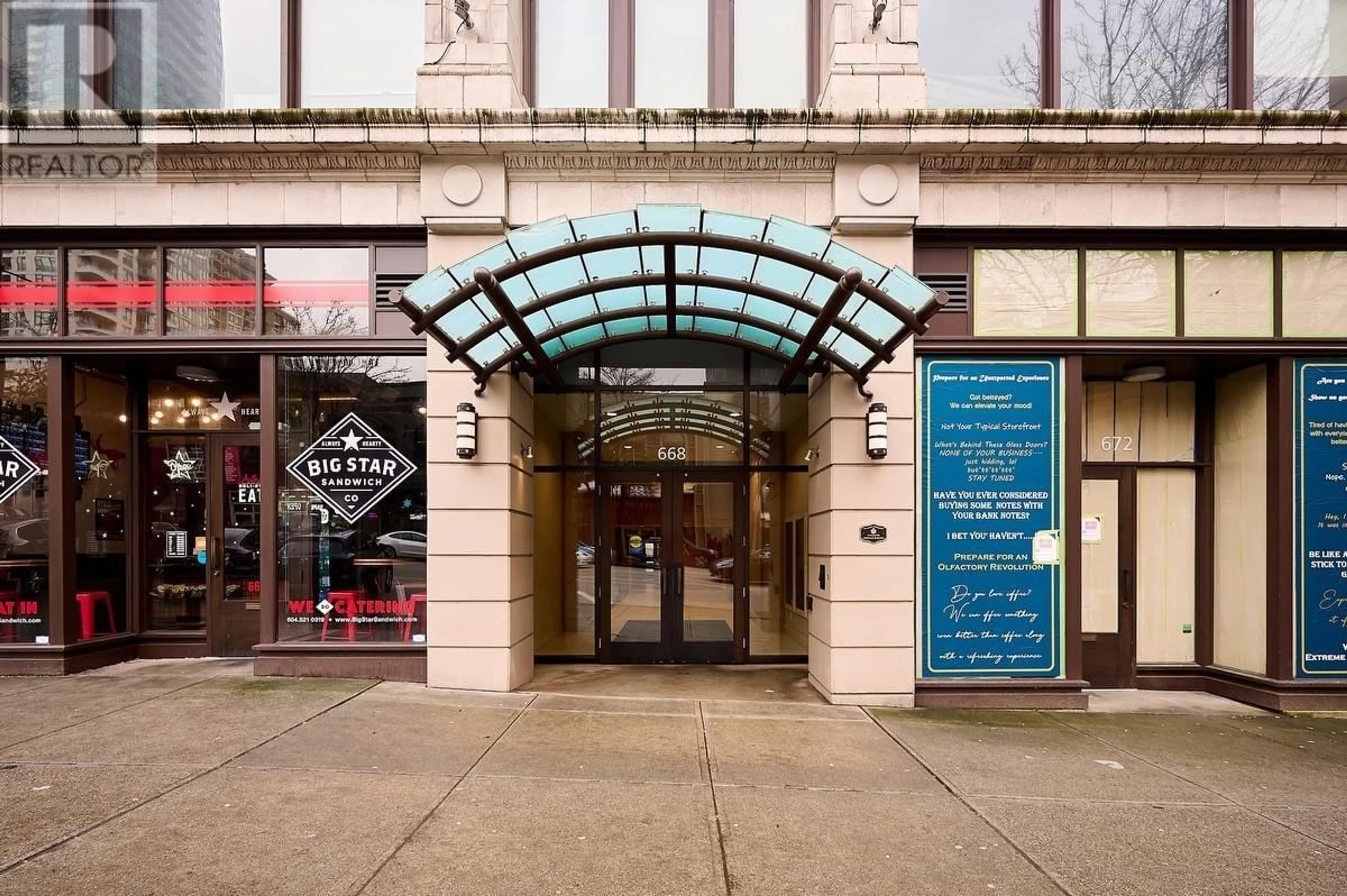 Indoor foyer for 307 668 COLUMBIA STREET, New Westminster British Columbia V3M1A9