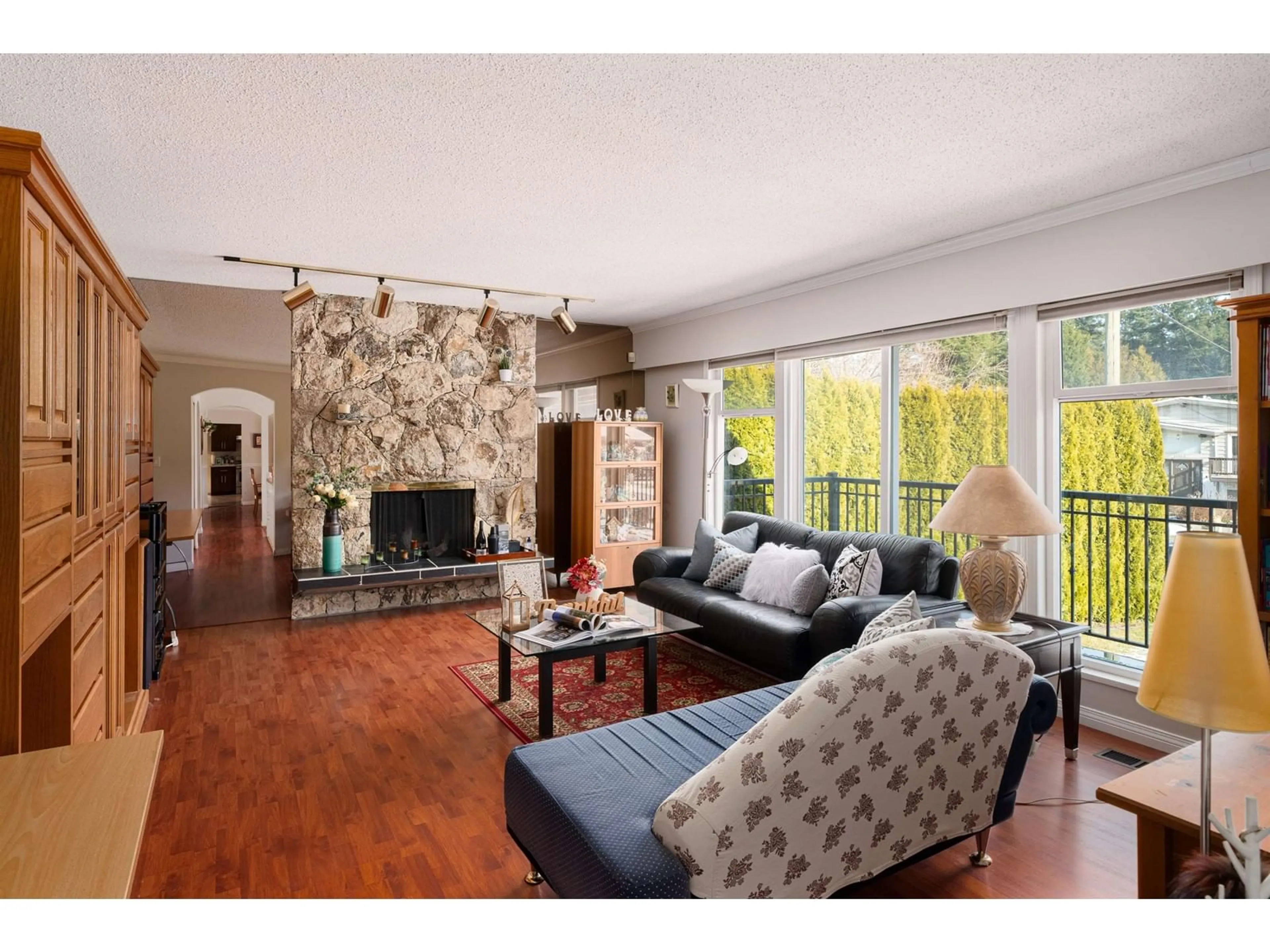 Living room with furniture, wood/laminate floor for 11055 LINCOLN DRIVE, Delta British Columbia V4E1N7