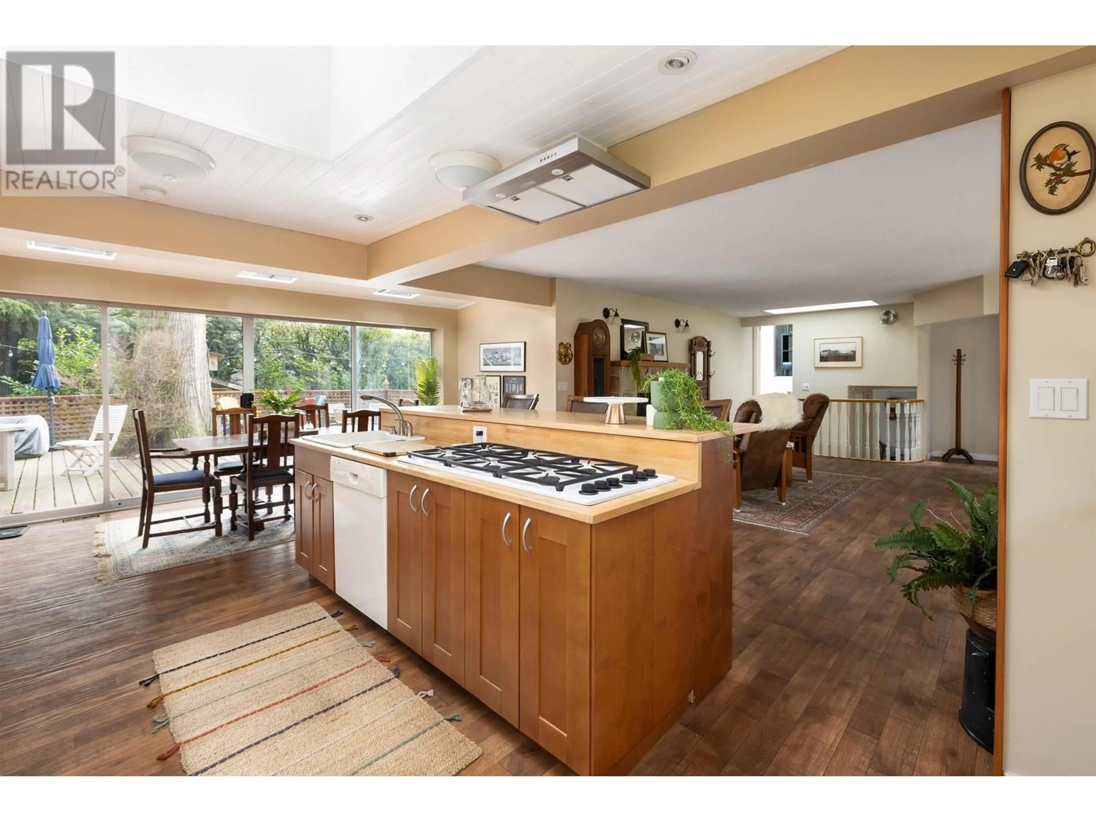 Open concept kitchen, unknown for 4520 CAPILANO ROAD, North Vancouver British Columbia V7R4K3