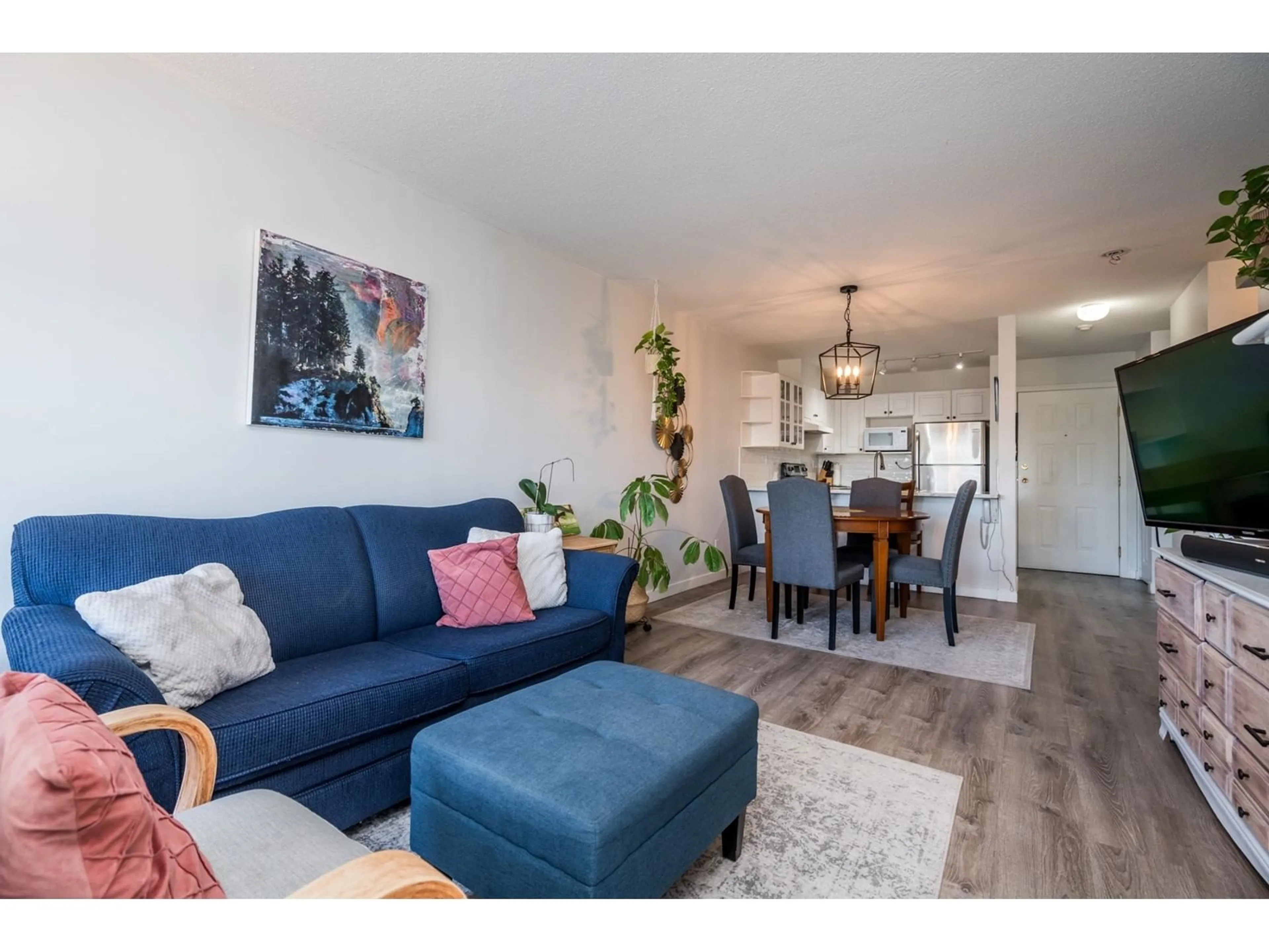 Living room with furniture, wood/laminate floor for 209 15150 108 AVENUE, Surrey British Columbia V3R0V1