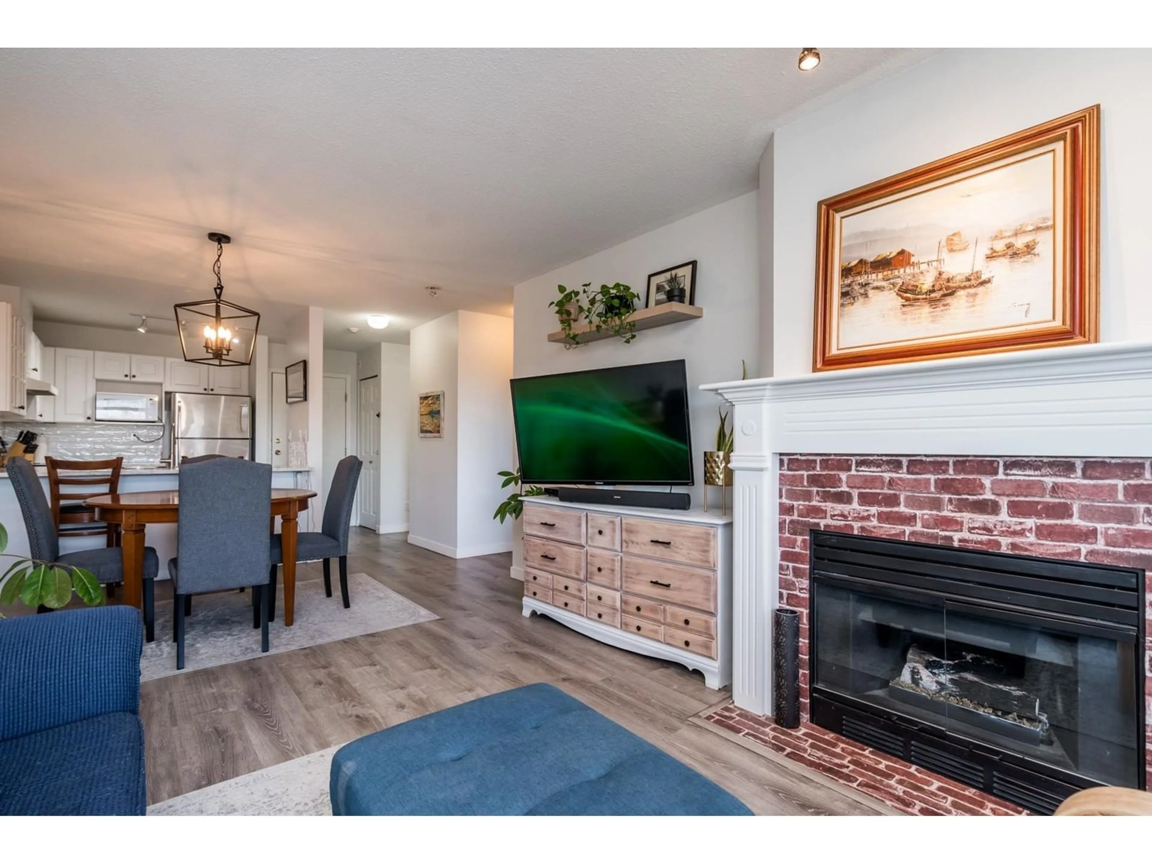 Living room with furniture, wood/laminate floor for 209 15150 108 AVENUE, Surrey British Columbia V3R0V1