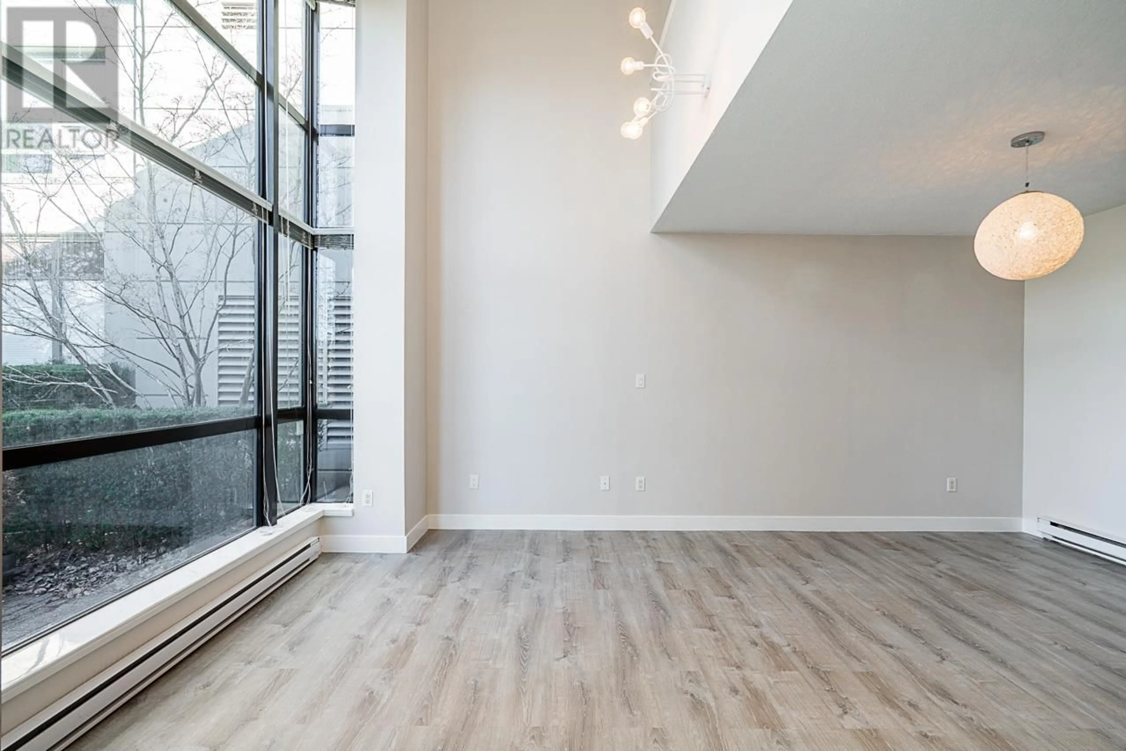 A pic of a room for 11 4178 DAWSON STREET, Burnaby British Columbia V5C0A1