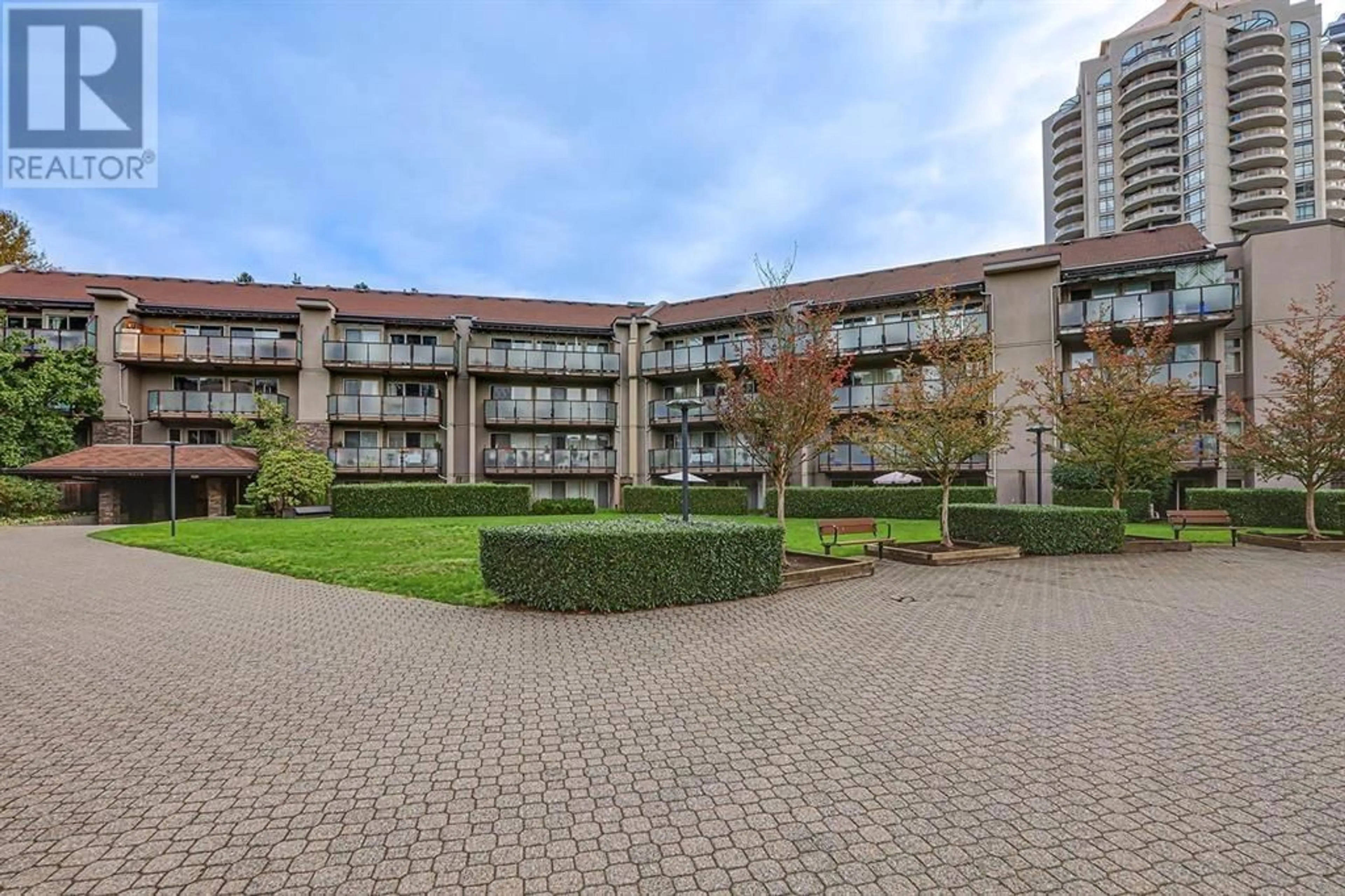 Patio, unknown for 417 4373 HALIFAX STREET, Burnaby British Columbia V5C5Z2