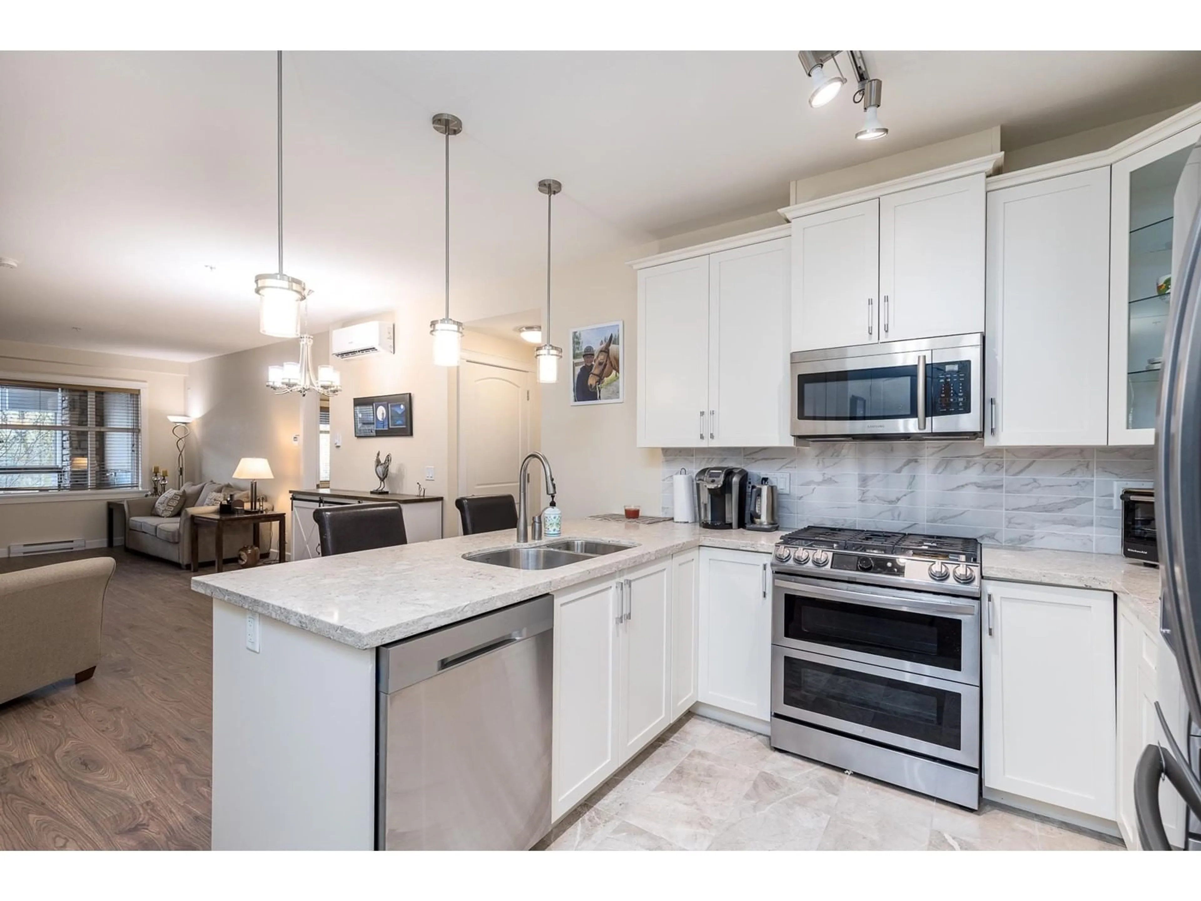 Open concept kitchen, ceramic/tile floor for 212 8558 202B STREET, Langley British Columbia V2Y3L4