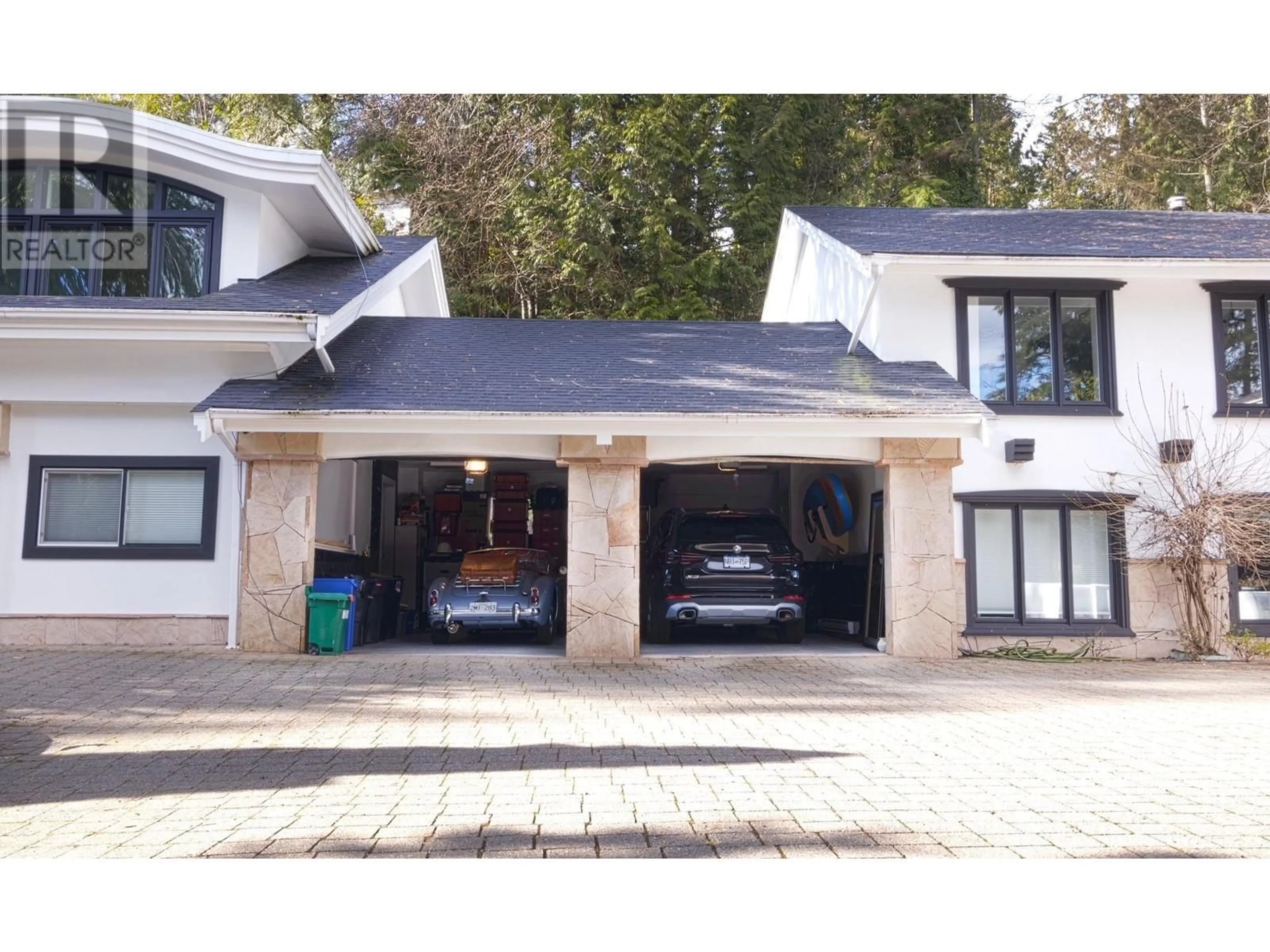 Indoor garage for 335 SOUTHBOROUGH DRIVE, West Vancouver British Columbia V7S1L9