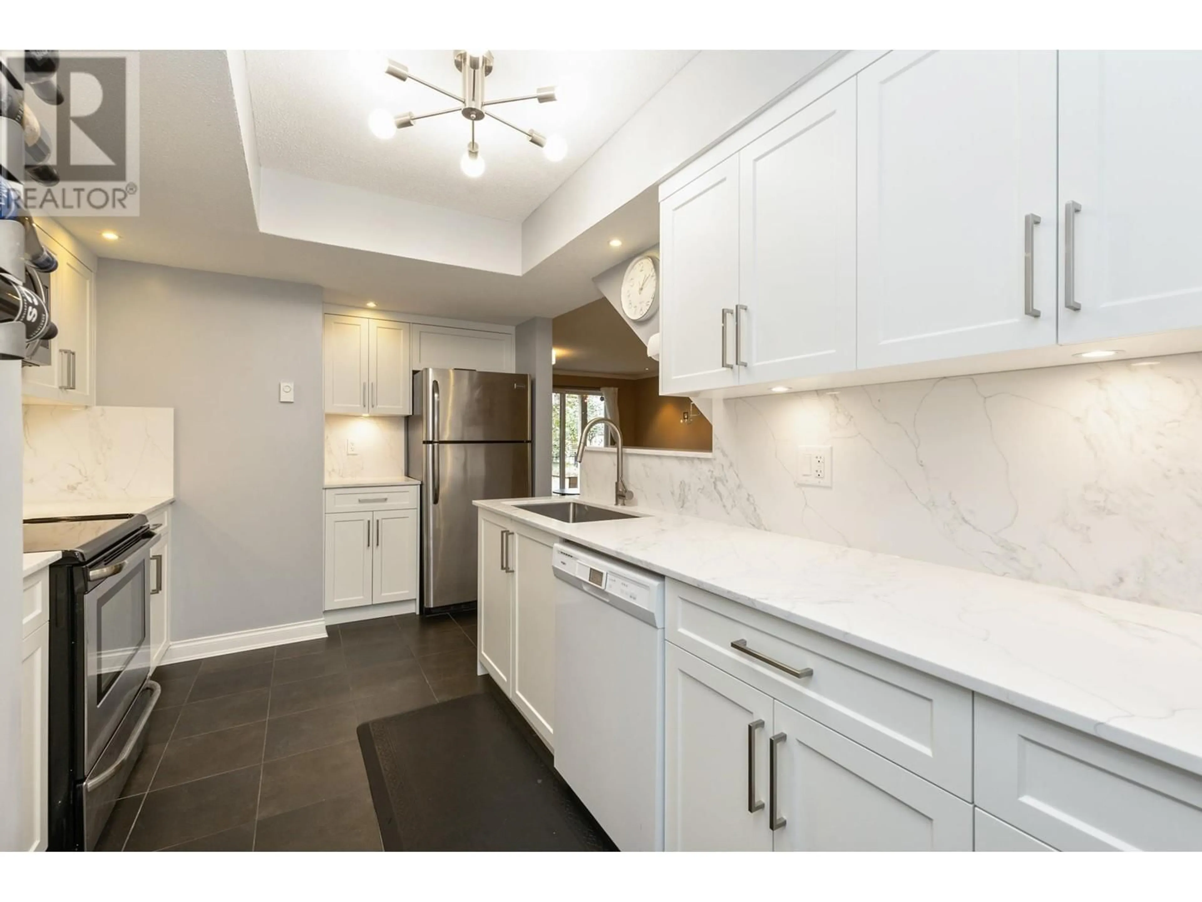 Open concept kitchen, ceramic/tile floor for 21 1561 BOOTH AVENUE, Coquitlam British Columbia V3K6Z9