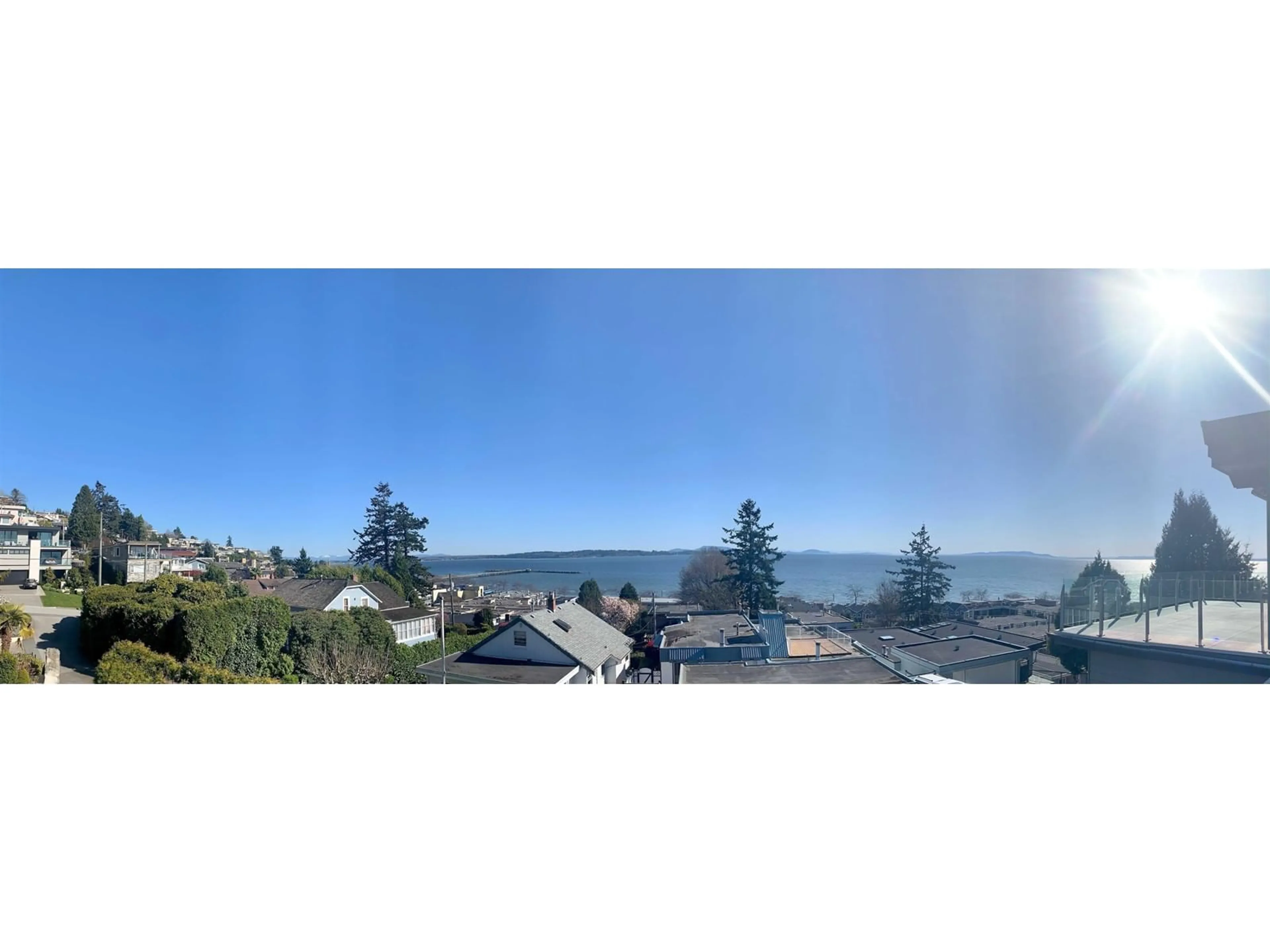 A pic from outside/outdoor area/front of a property/back of a property/a pic from drone, mountain view for 14870 PROSPECT, White Rock British Columbia V4B2B1