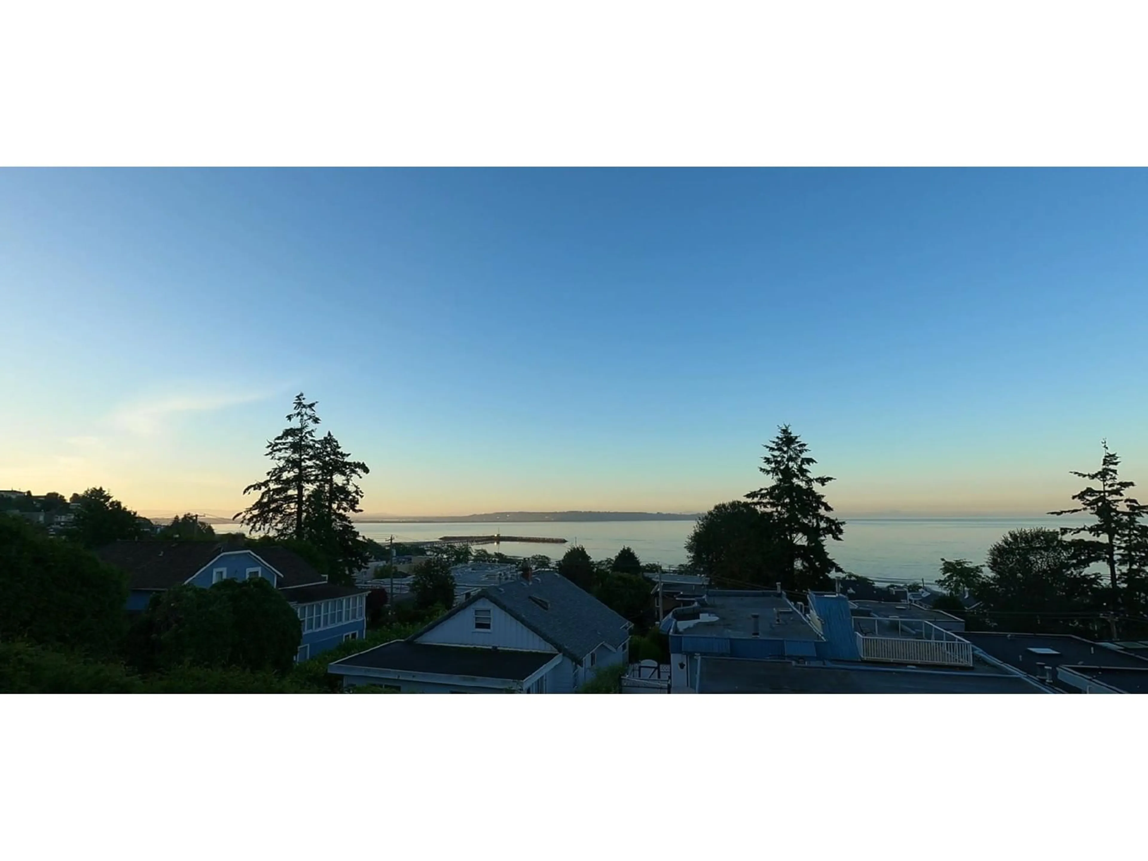 A pic from outside/outdoor area/front of a property/back of a property/a pic from drone, water/lake/river/ocean view for 14870 PROSPECT, White Rock British Columbia V4B2B1